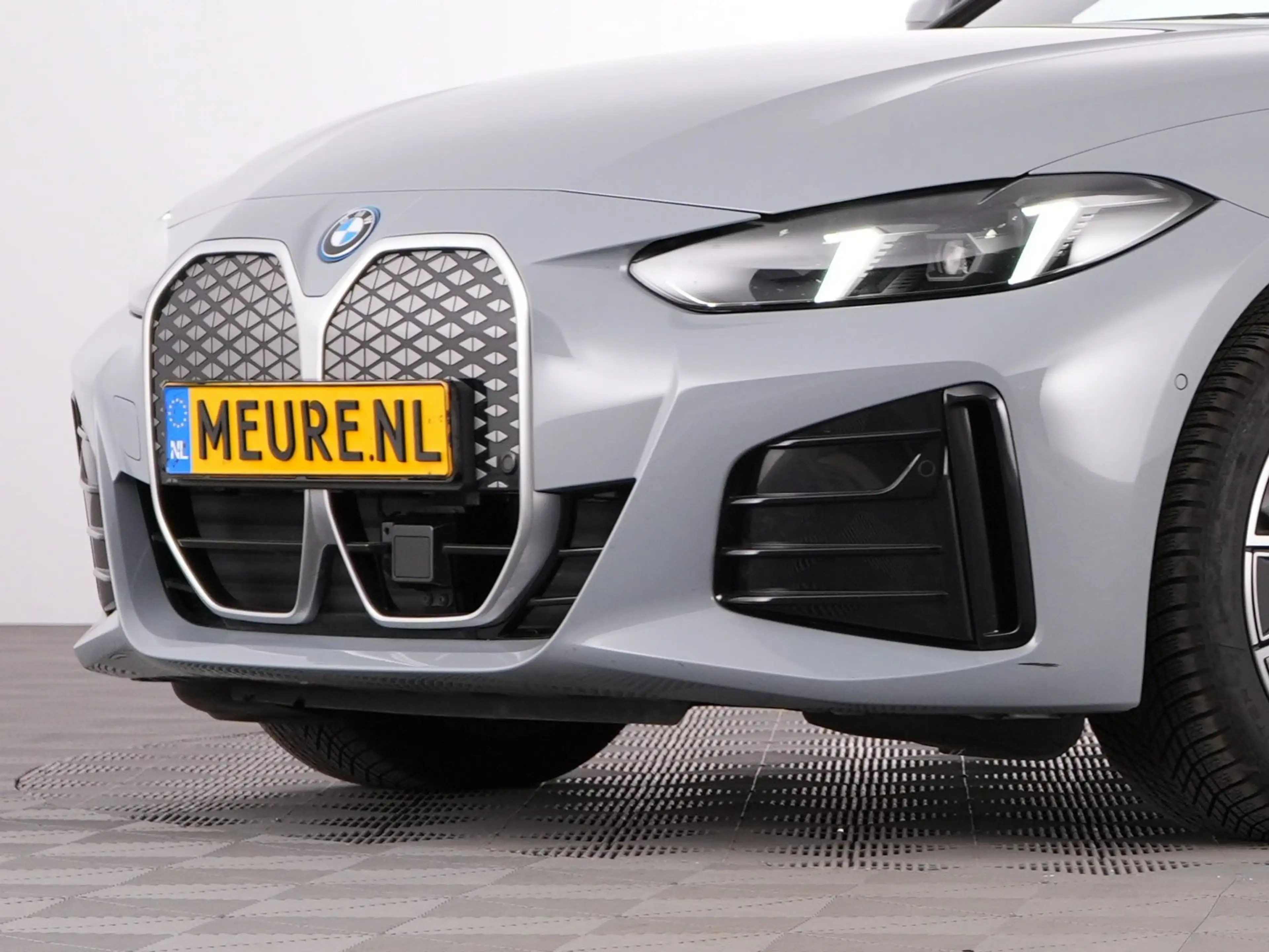 BMW i4 eDrive40 M Sport *SOH 94.3%* LEDER | Full LED | CA — photo 33