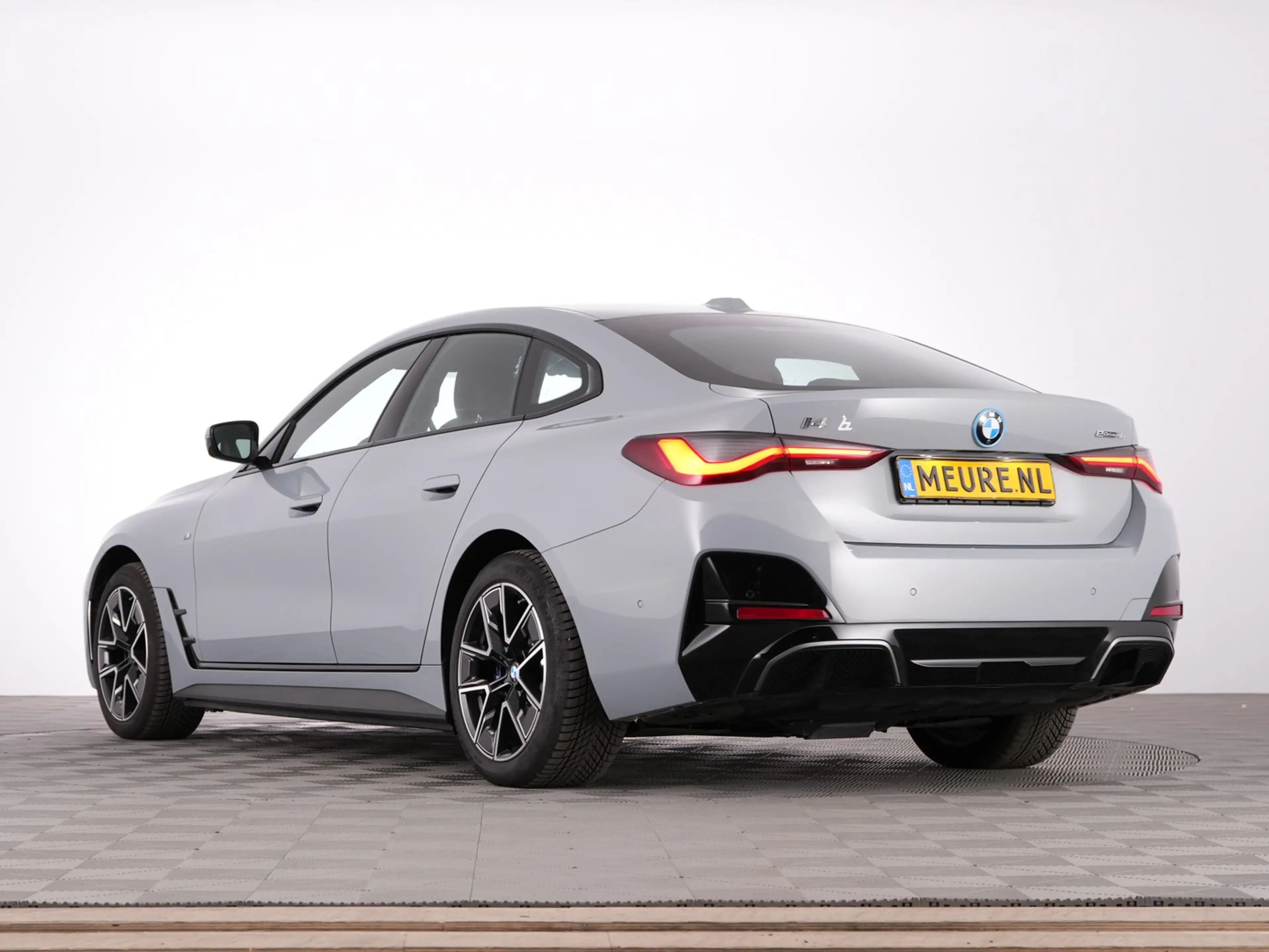 BMW i4 eDrive40 M Sport *SOH 94.3%* LEDER | Full LED | CA — photo 26