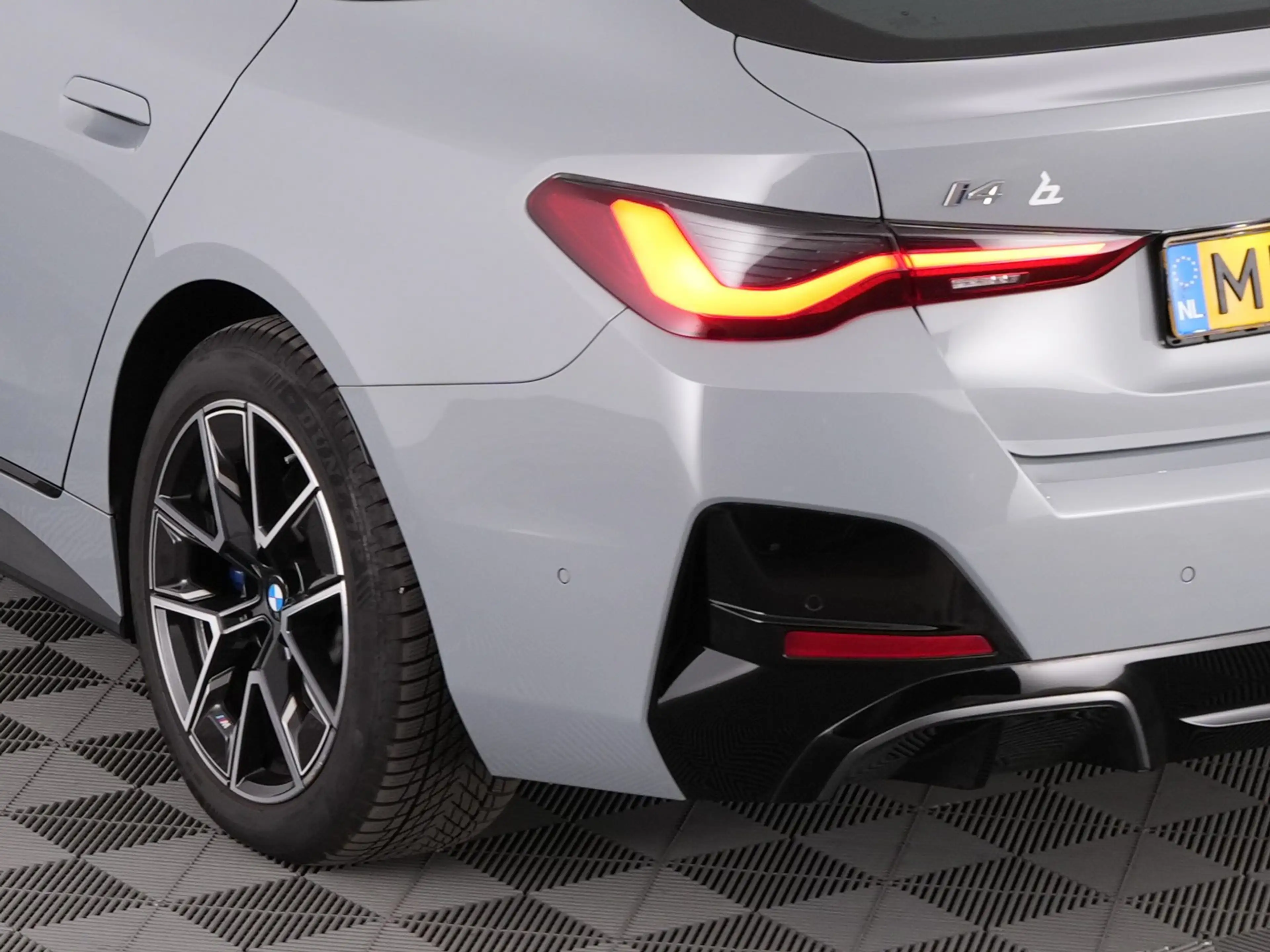 BMW i4 eDrive40 M Sport *SOH 94.3%* LEDER | Full LED | CA — photo 12