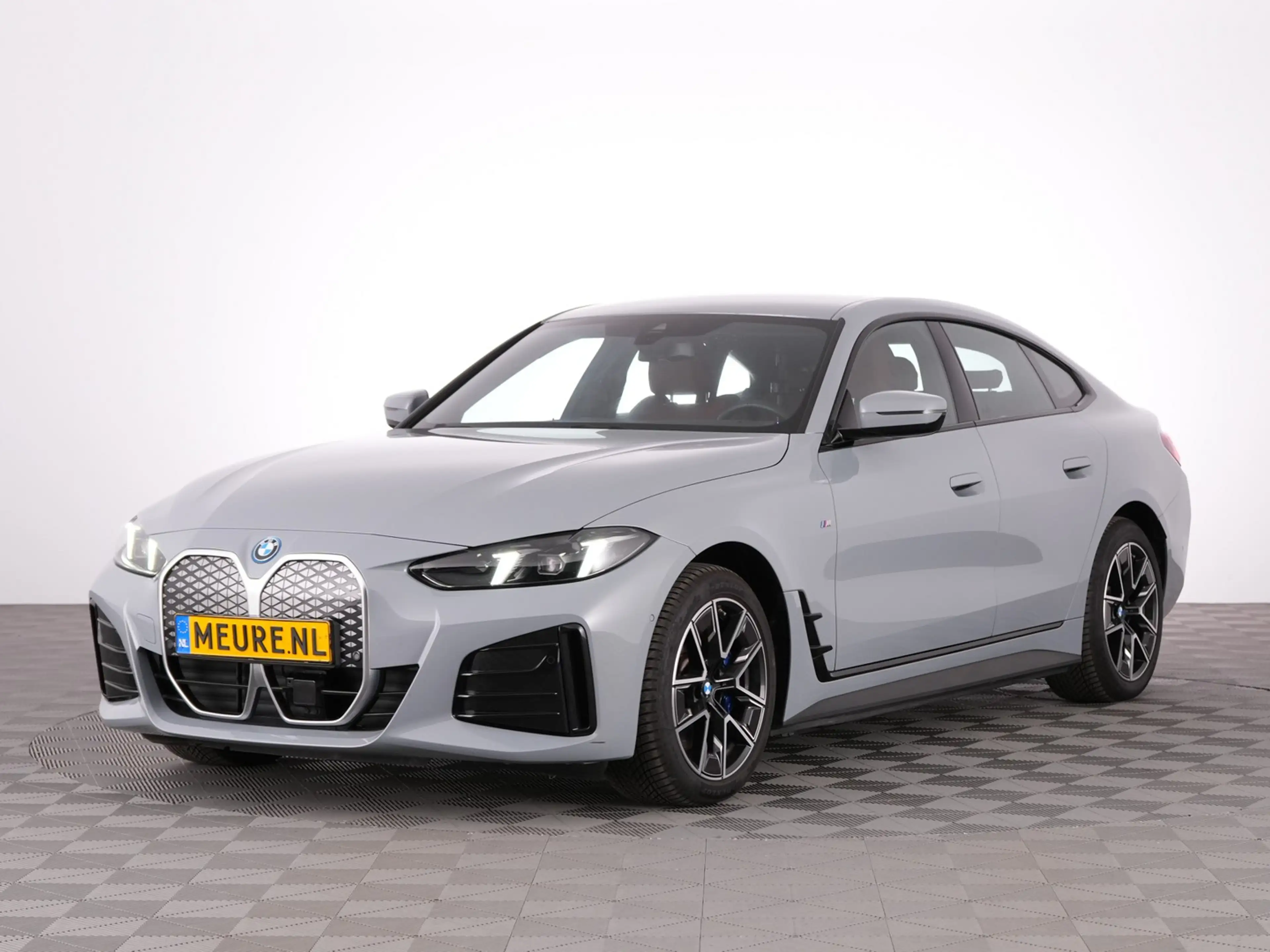 BMW i4 eDrive40 M Sport *SOH 94.3%* LEDER | Full LED | CA — photo 13