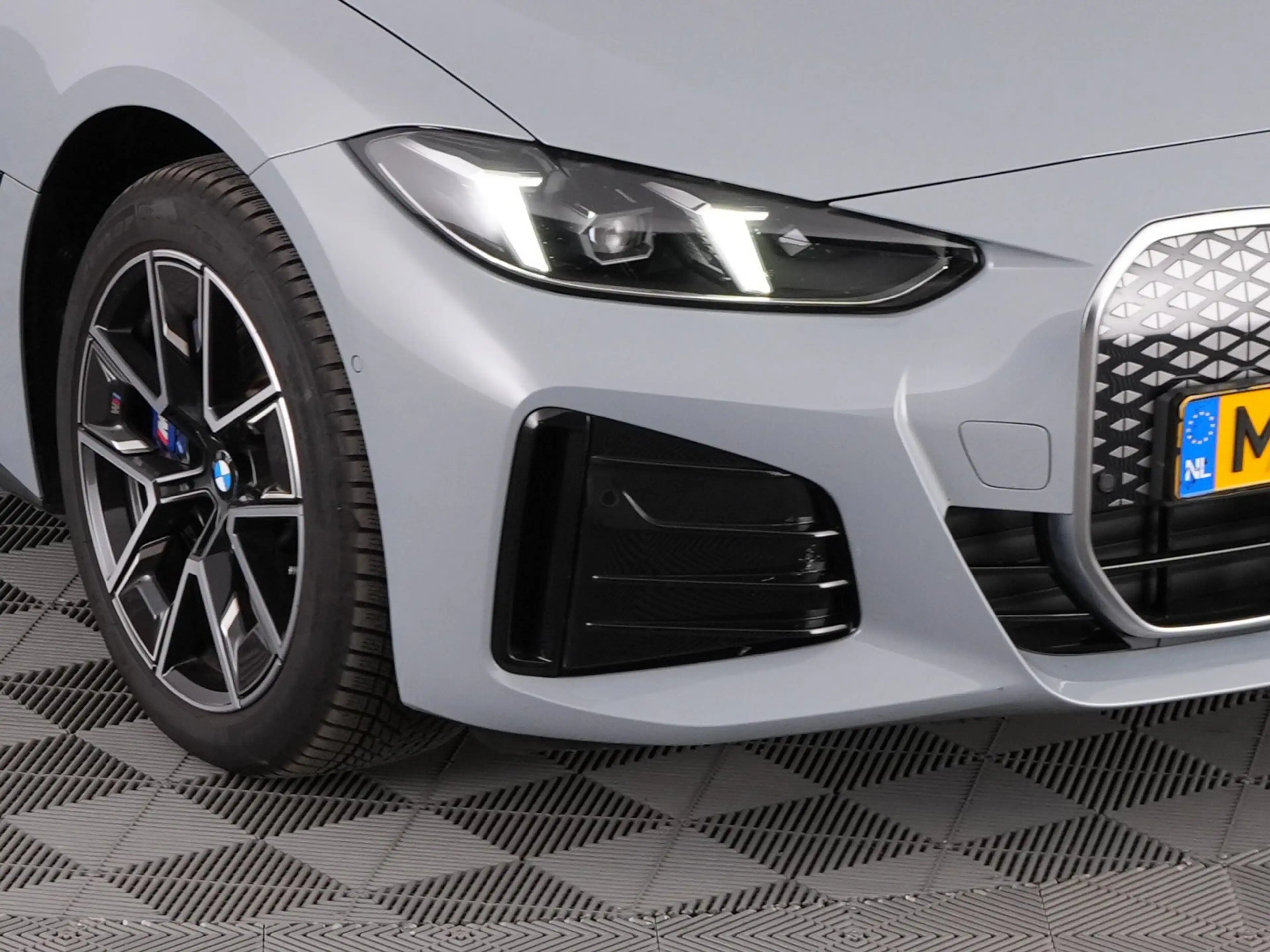 BMW i4 eDrive40 M Sport *SOH 94.3%* LEDER | Full LED | CA — photo 11