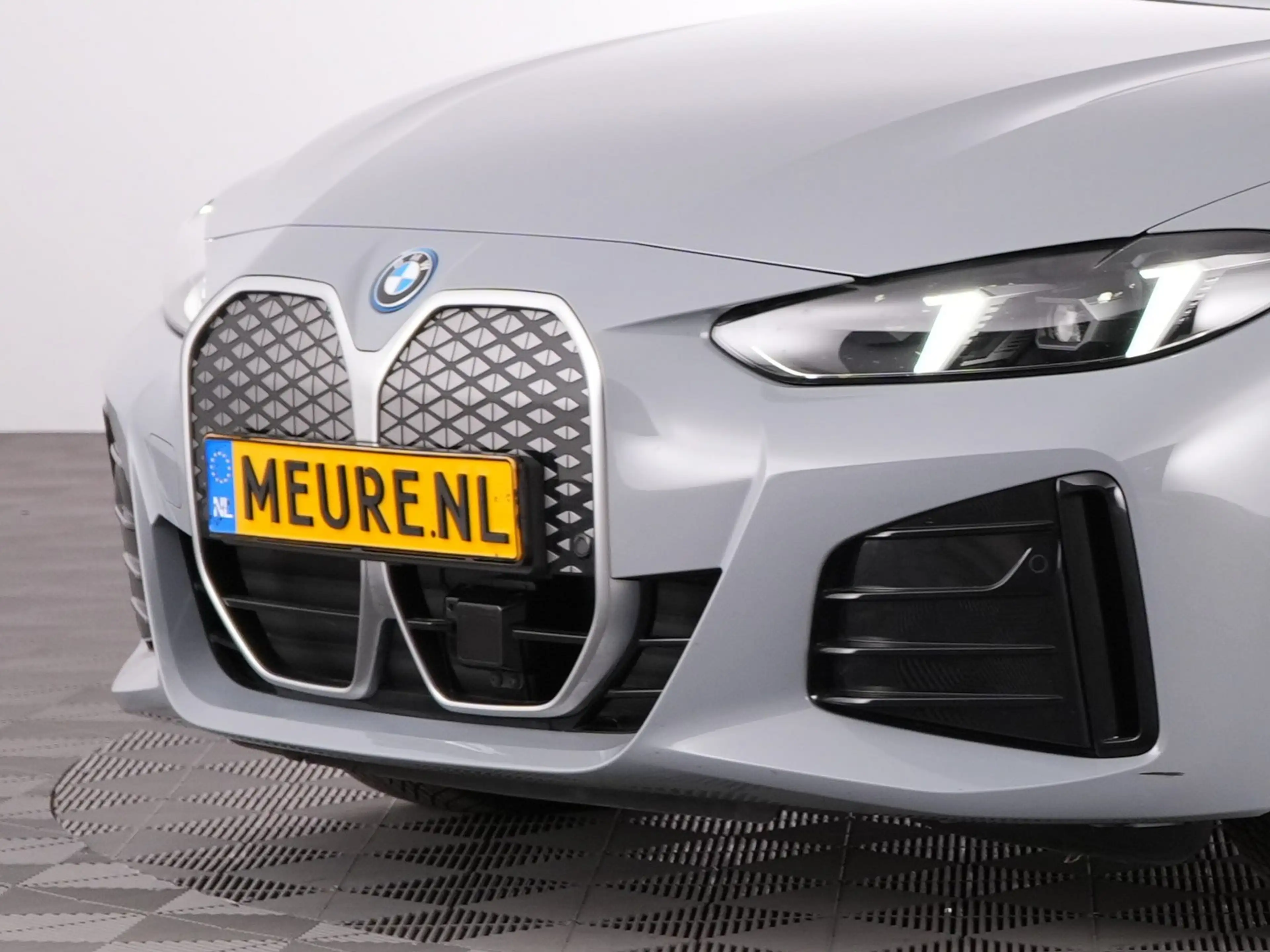 BMW i4 eDrive40 M Sport *SOH 94.3%* LEDER | Full LED | CA — photo 27