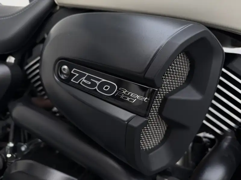 Harley-Davidson Street Rod - foto 4