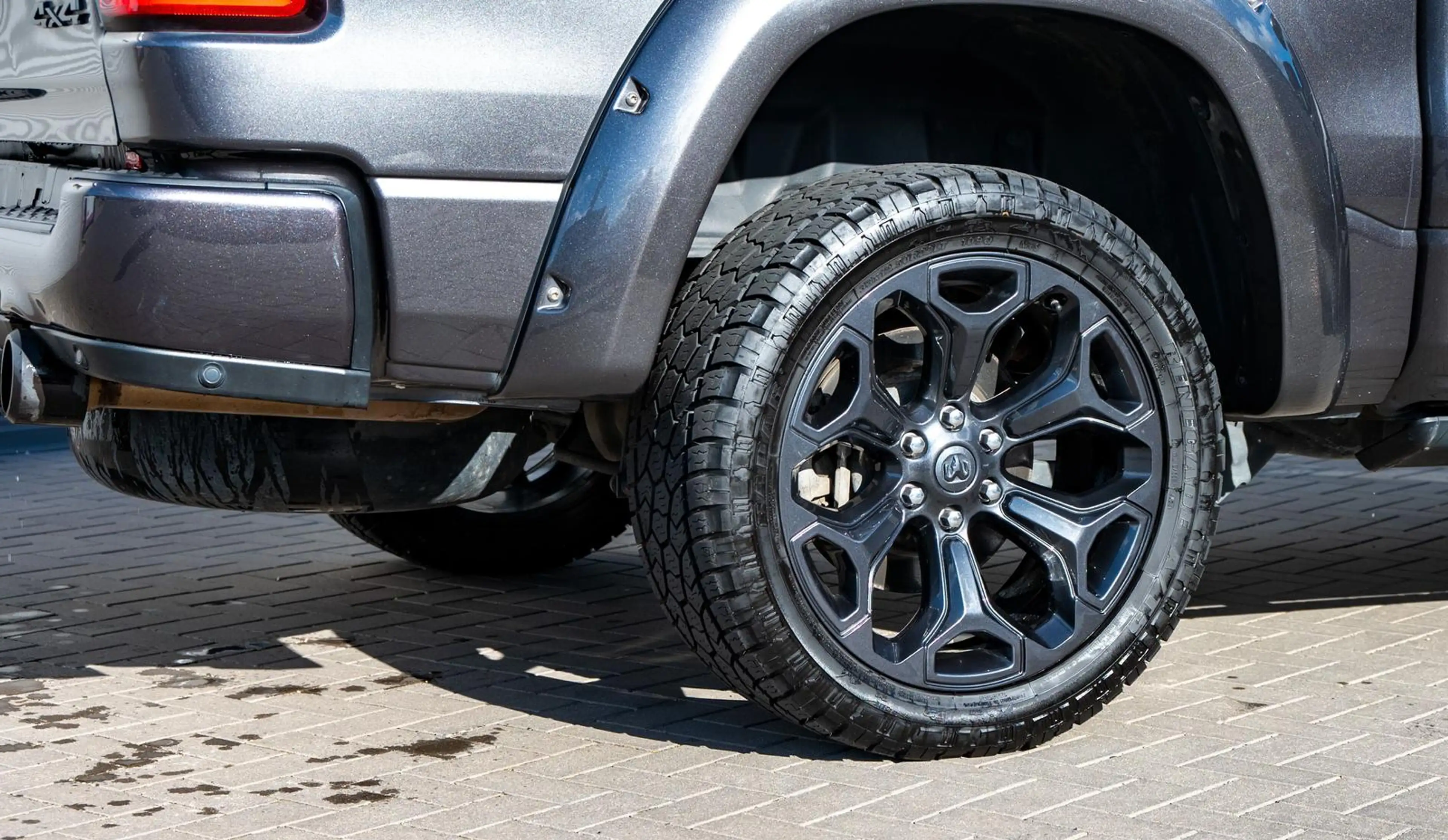 Dodge RAM 5,7l Laramie Night,LPG,LED,Bügel — photo 9