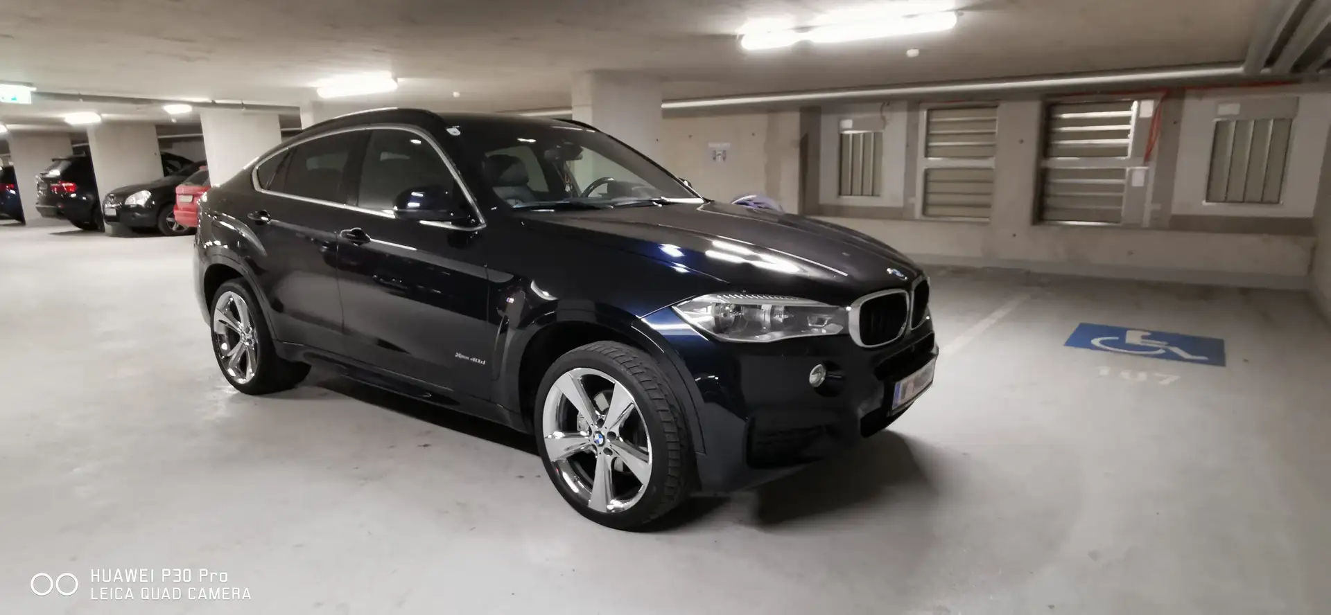 BMW X6 xDrive40d Sport Activity Coupé Österreich-Paket Au Schwarz - 1