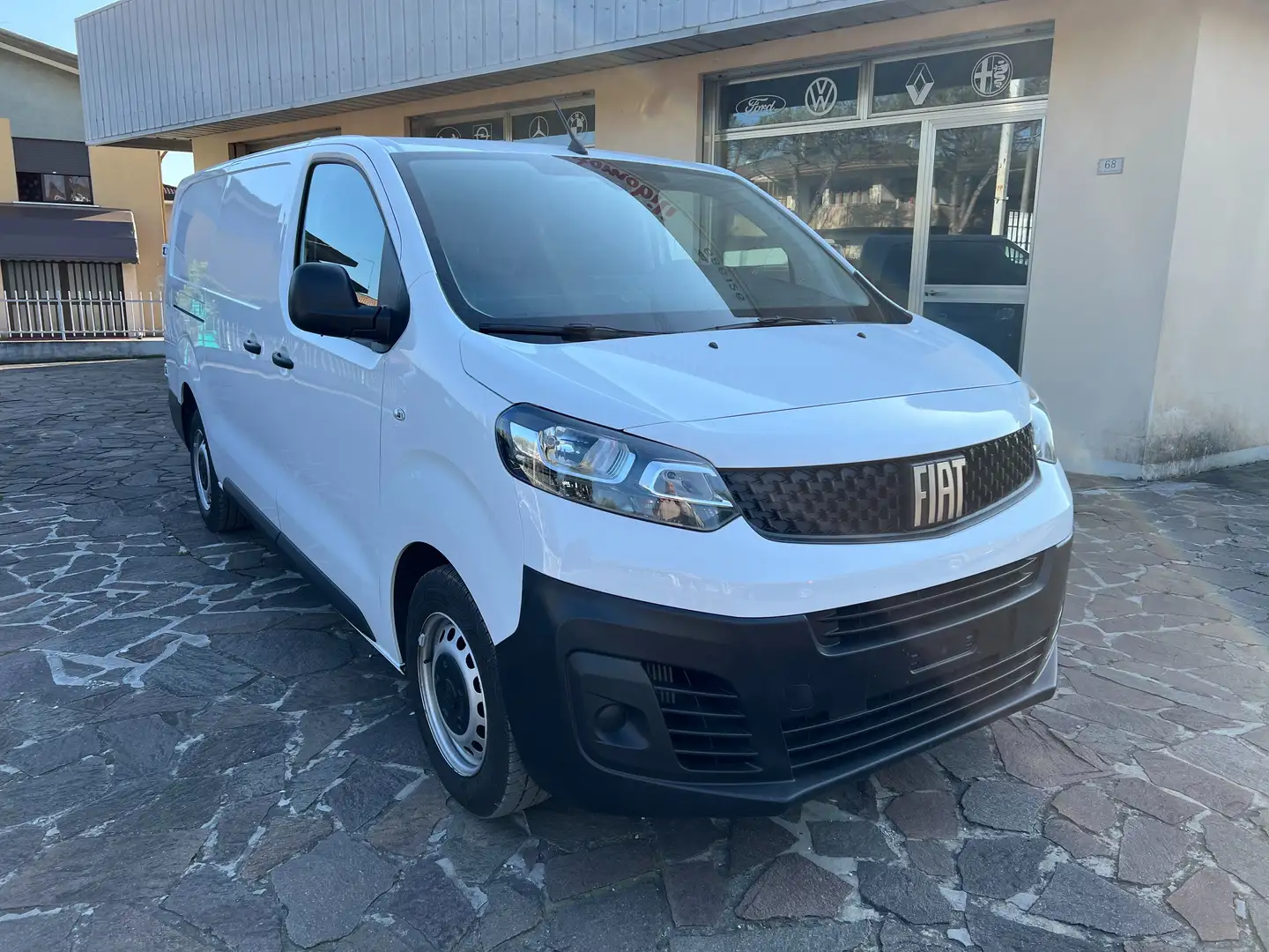 Fiat Scudo Maxi 2.0 Blue HDI 145 CV Furgone passo lungo Bianco - 1
