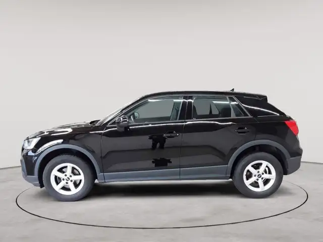 Audi Q2 view 6
