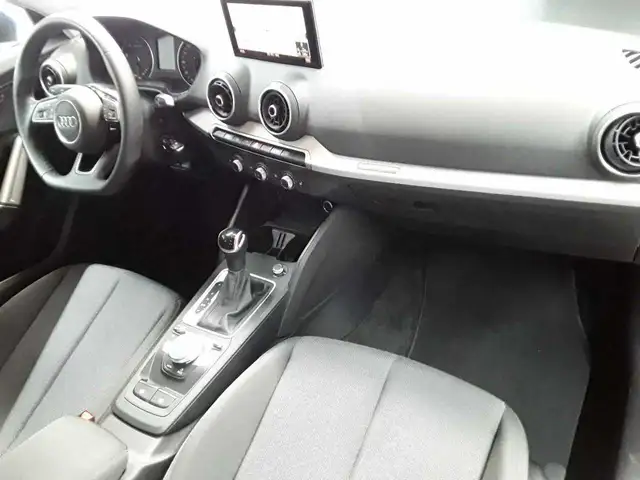 Audi Q2 view 9