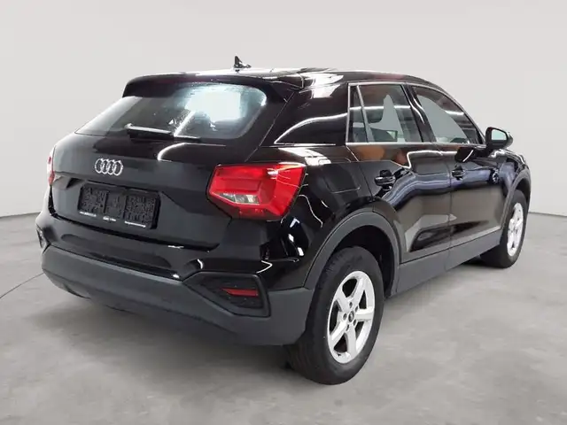 Audi Q2 view 4
