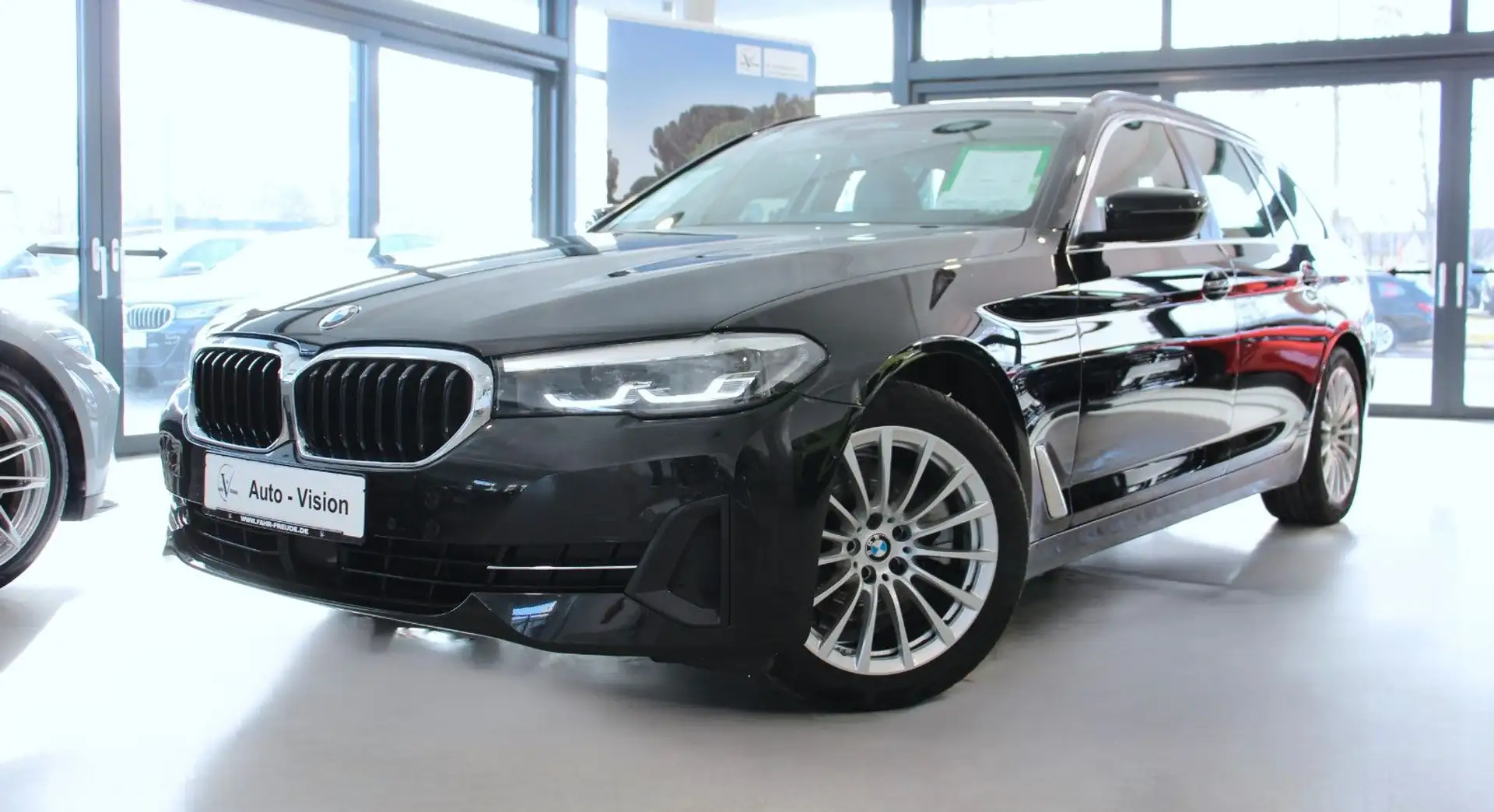 BMW 520 d (G31) *HUD*KAM*DAB*AHK*ACC*AppleCP*AndroidA Schwarz - 1