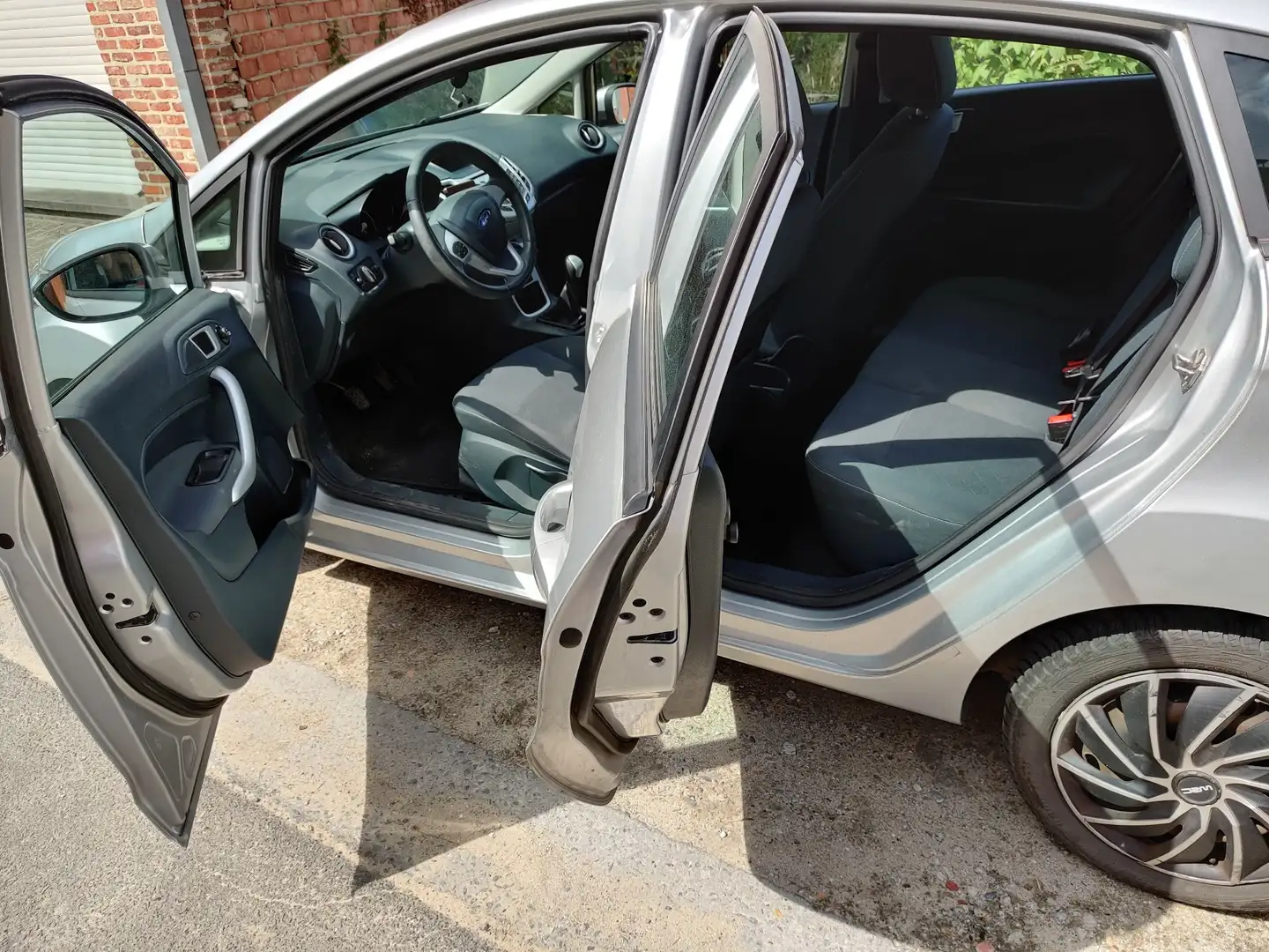 Ford Fiesta Fiesta 1.25 Titanium Grijs - 2