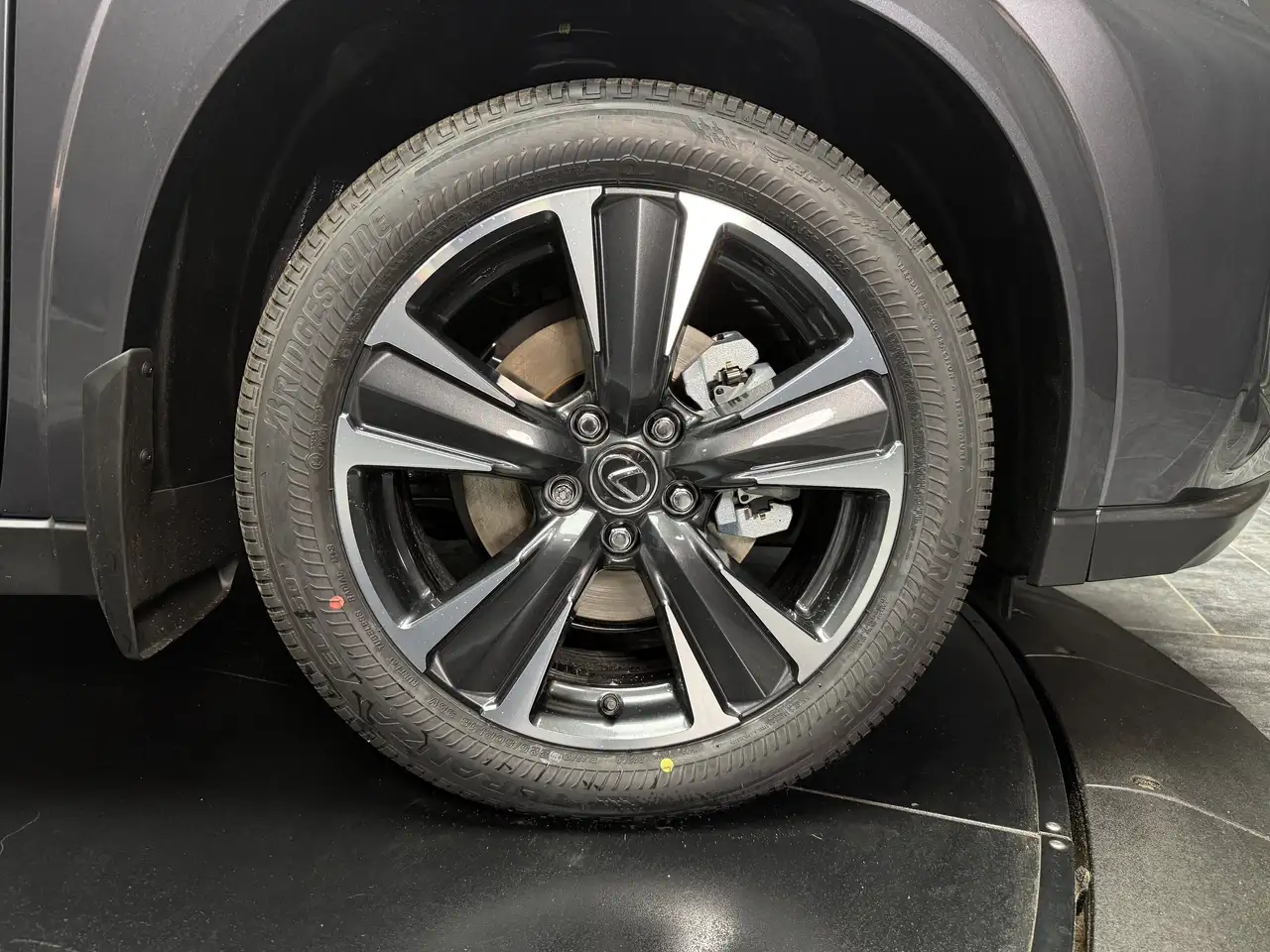 Lexus UX снимка Lexus UX
