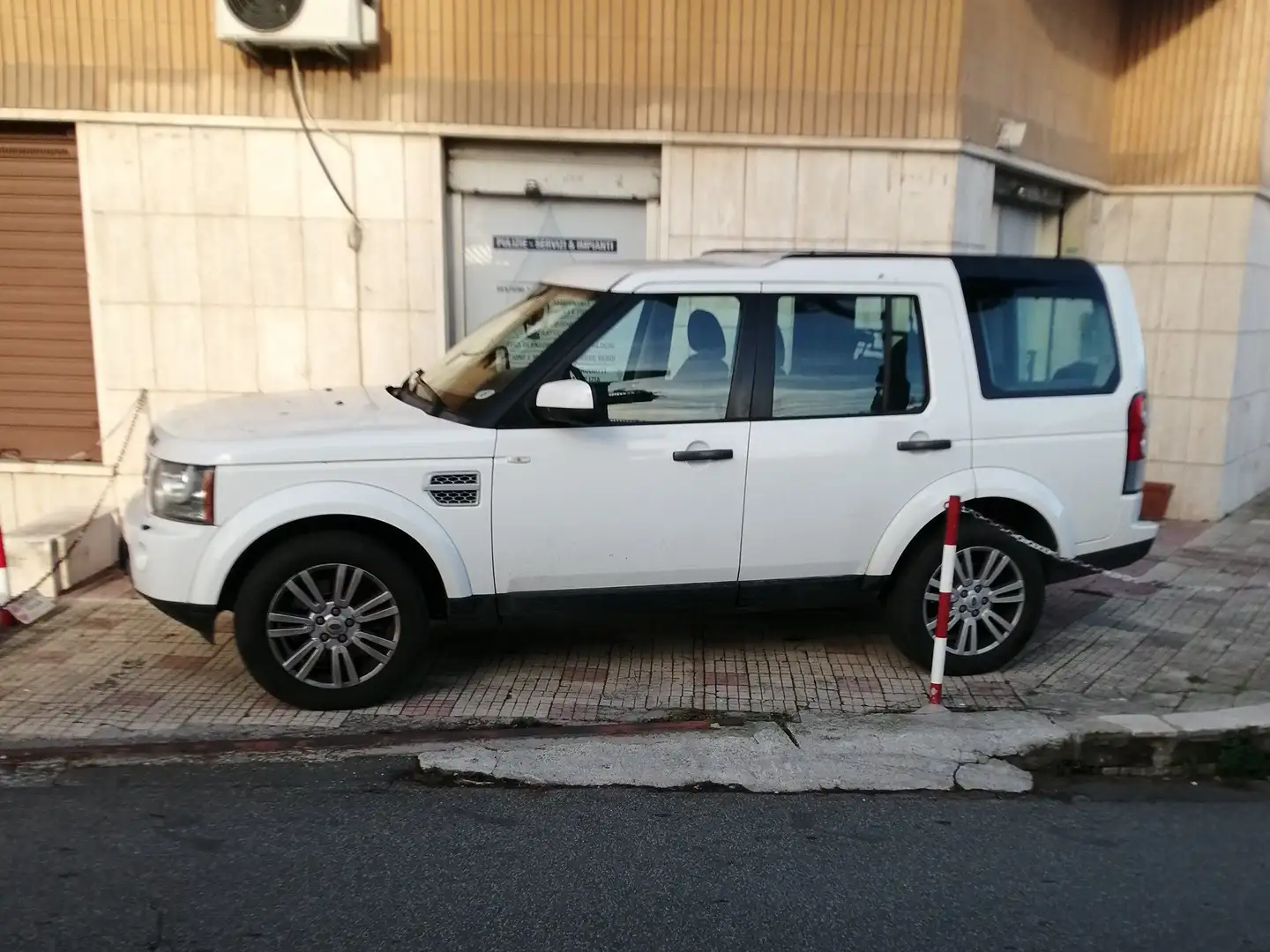 Land Rover Discovery DISCOVERY 4 - AUTOCARRO 211 CV Blanc - 1
