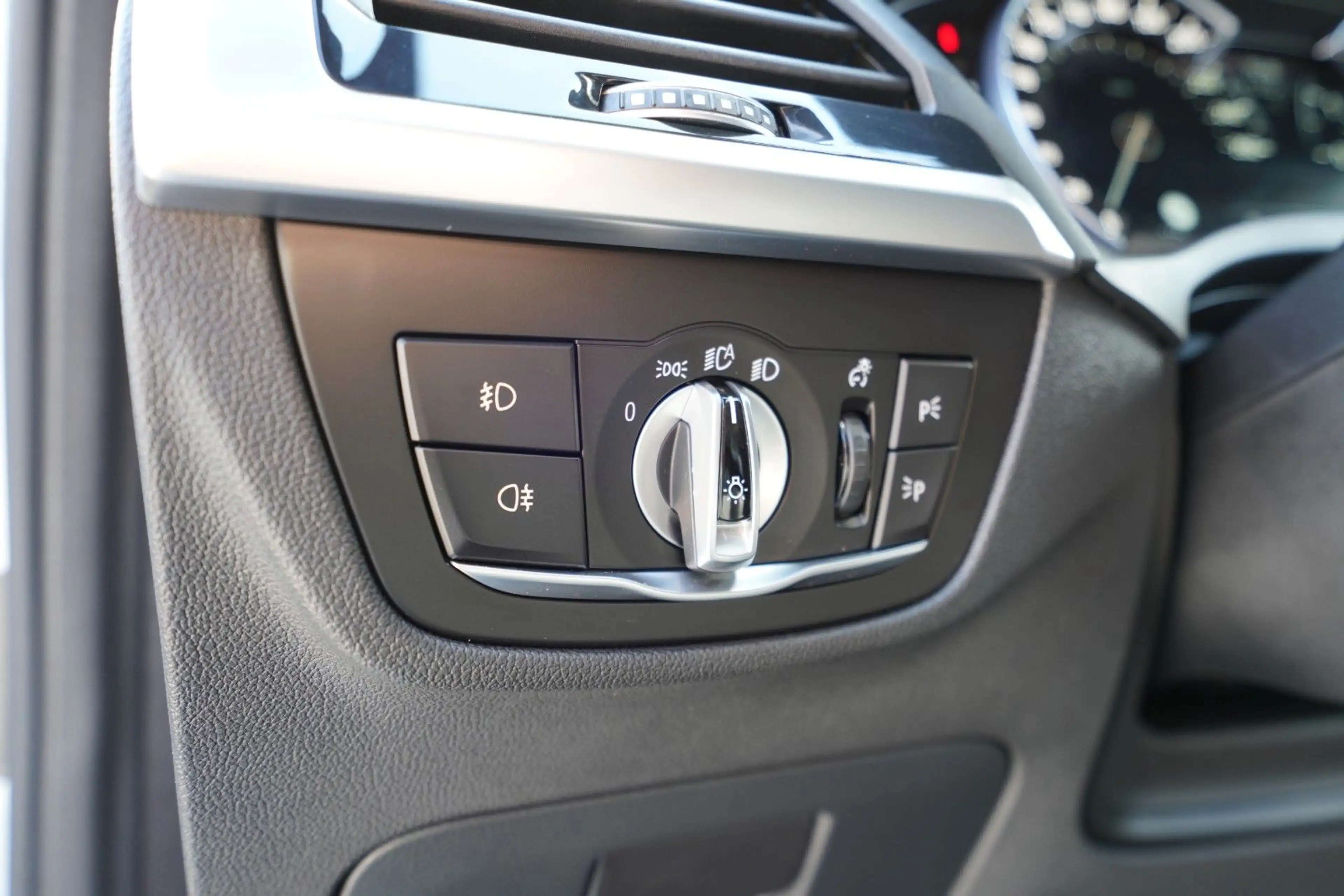 BMW X3 xDrive 30d*M Sport*HUD*Totwinkel*AHK*LED*SHZ — photo 11