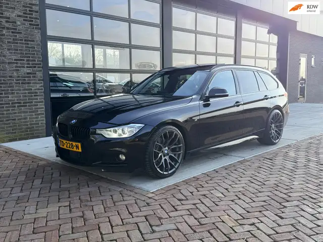 BMW 330 3-serie Touring 330d High Executive | M Pakket | P