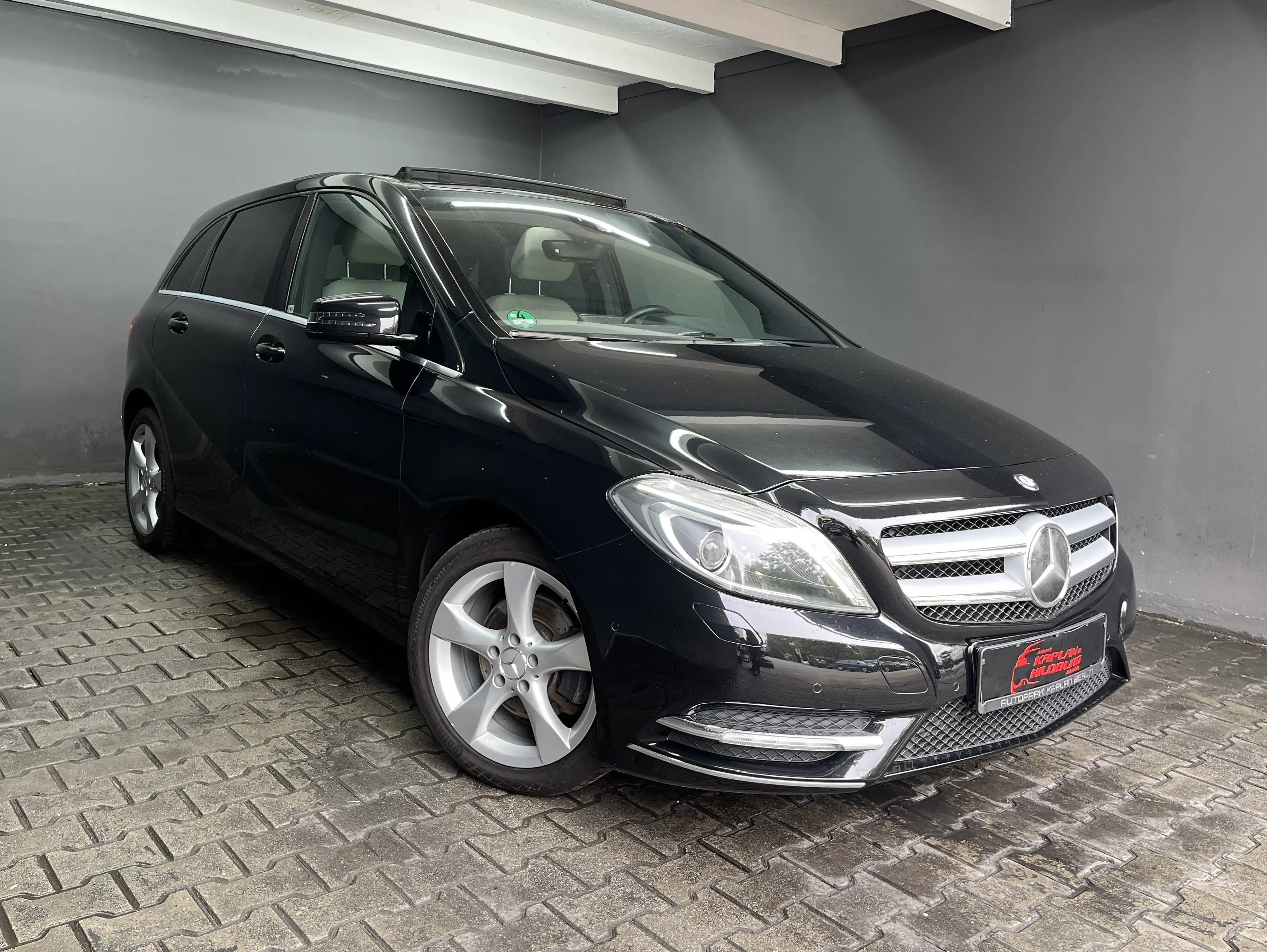 Mercedes-Benz B 200 , AUTOMATIK, NAVI, R-KAMERA, PANO, LED — photo 3