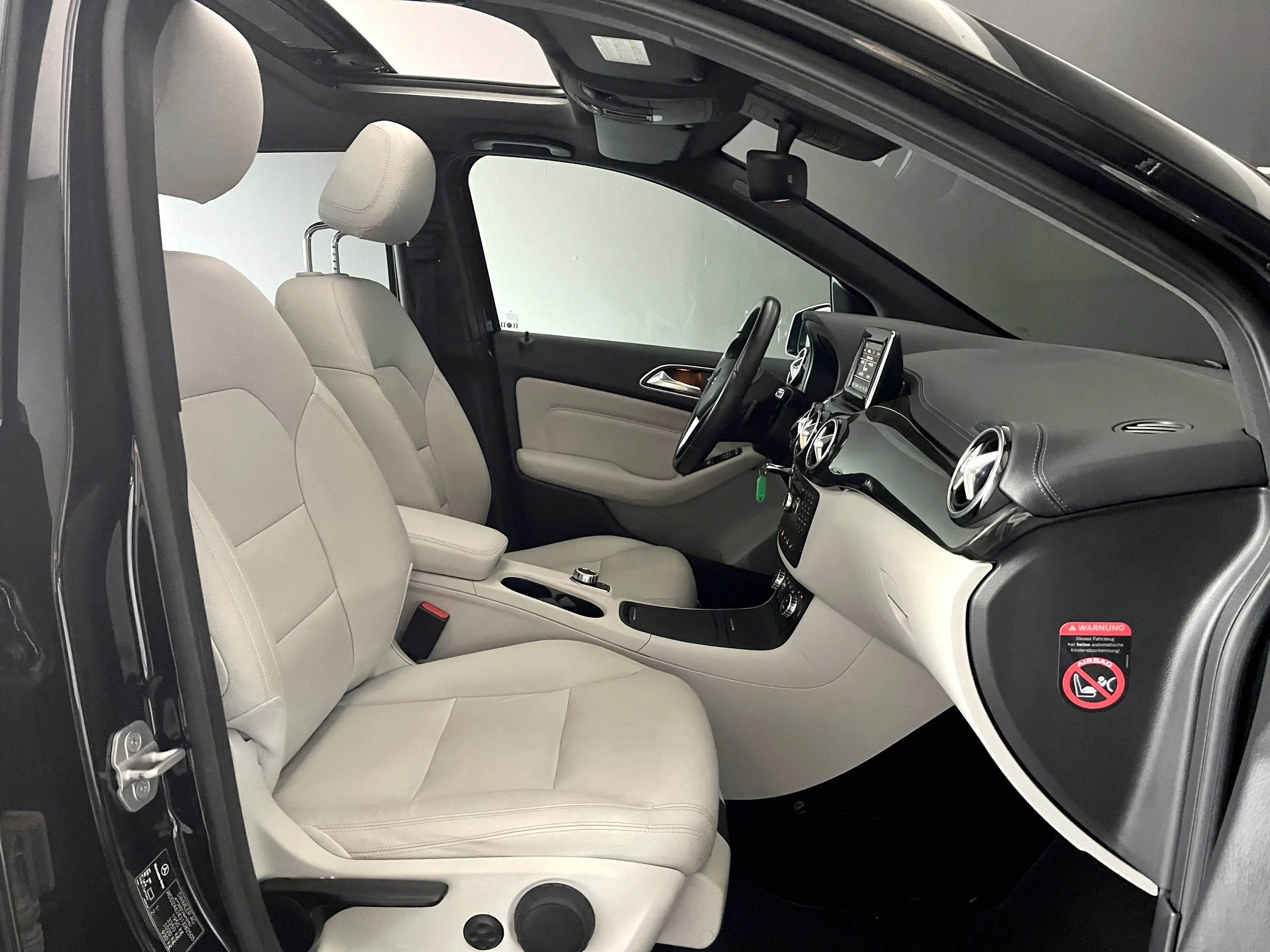 Mercedes-Benz B 200 , AUTOMATIK, NAVI, R-KAMERA, PANO, LED — photo 9
