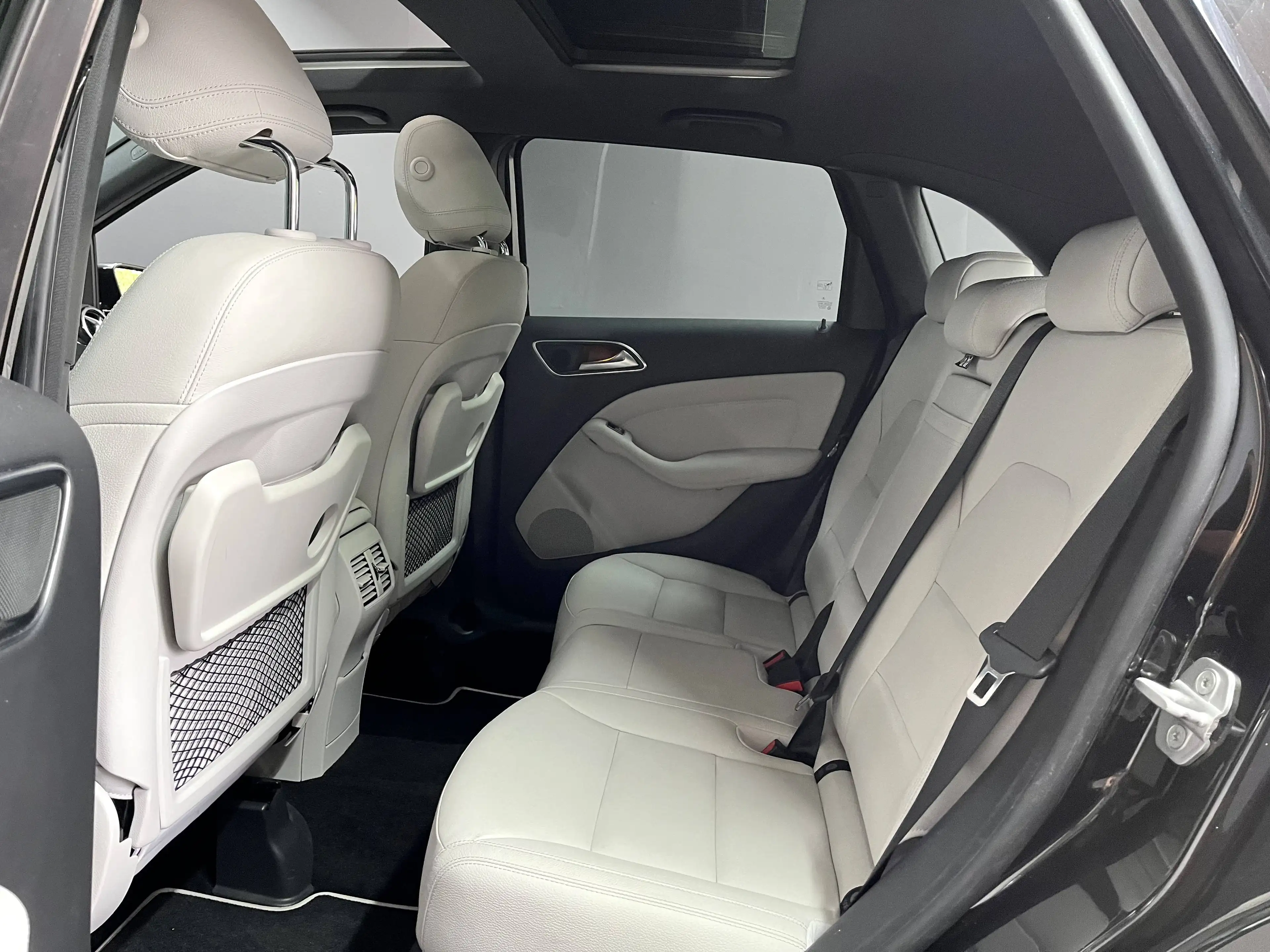 Mercedes-Benz B 200 , AUTOMATIK, NAVI, R-KAMERA, PANO, LED — photo 12