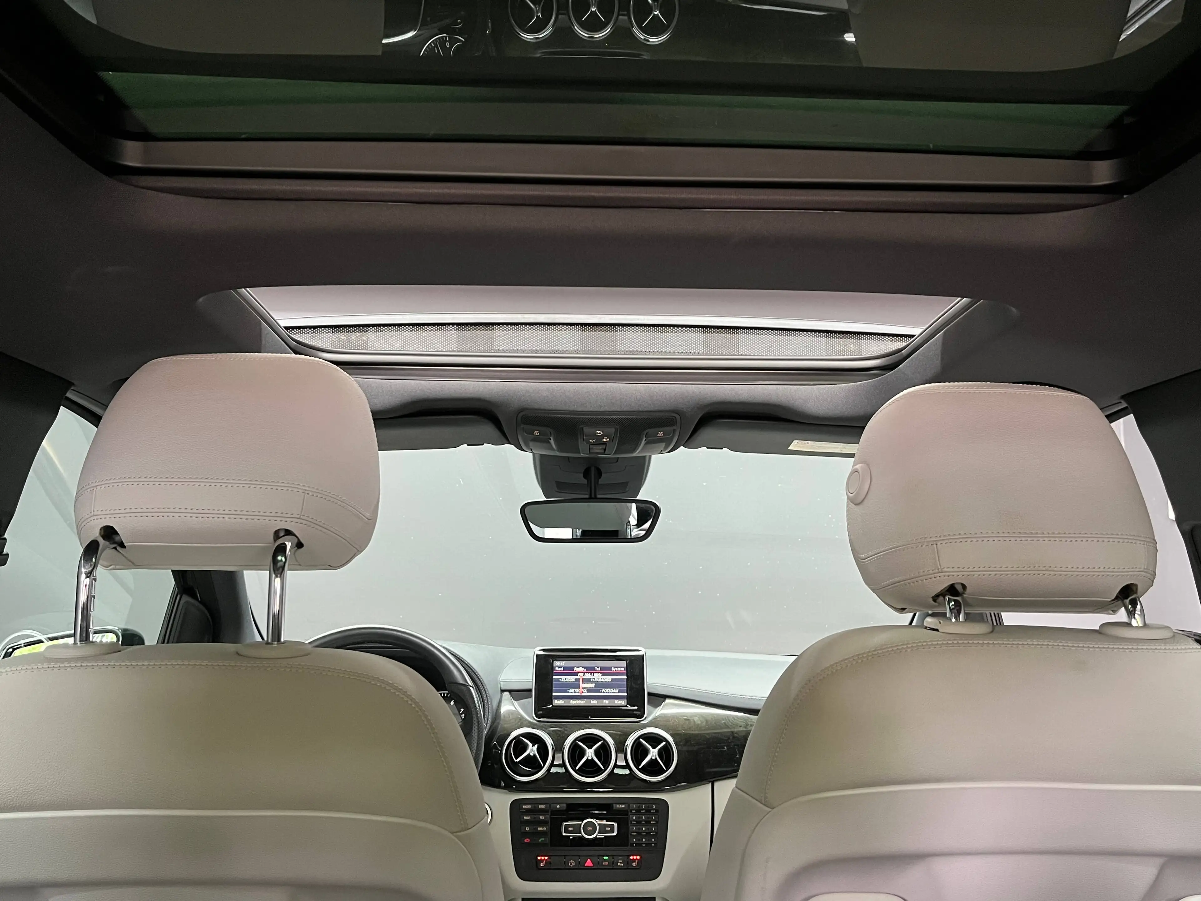 Mercedes-Benz B 200 , AUTOMATIK, NAVI, R-KAMERA, PANO, LED — photo 14