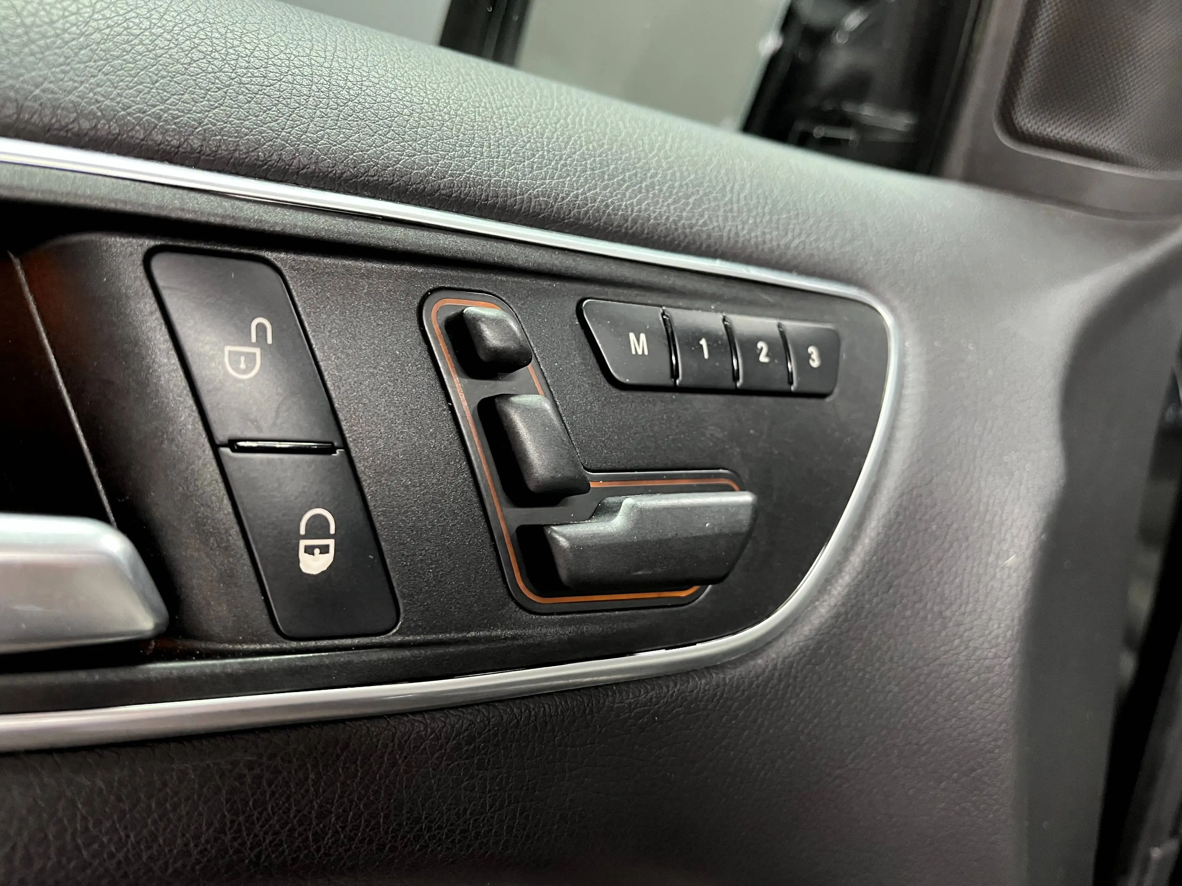 Mercedes-Benz B 200 , AUTOMATIK, NAVI, R-KAMERA, PANO, LED — photo 15