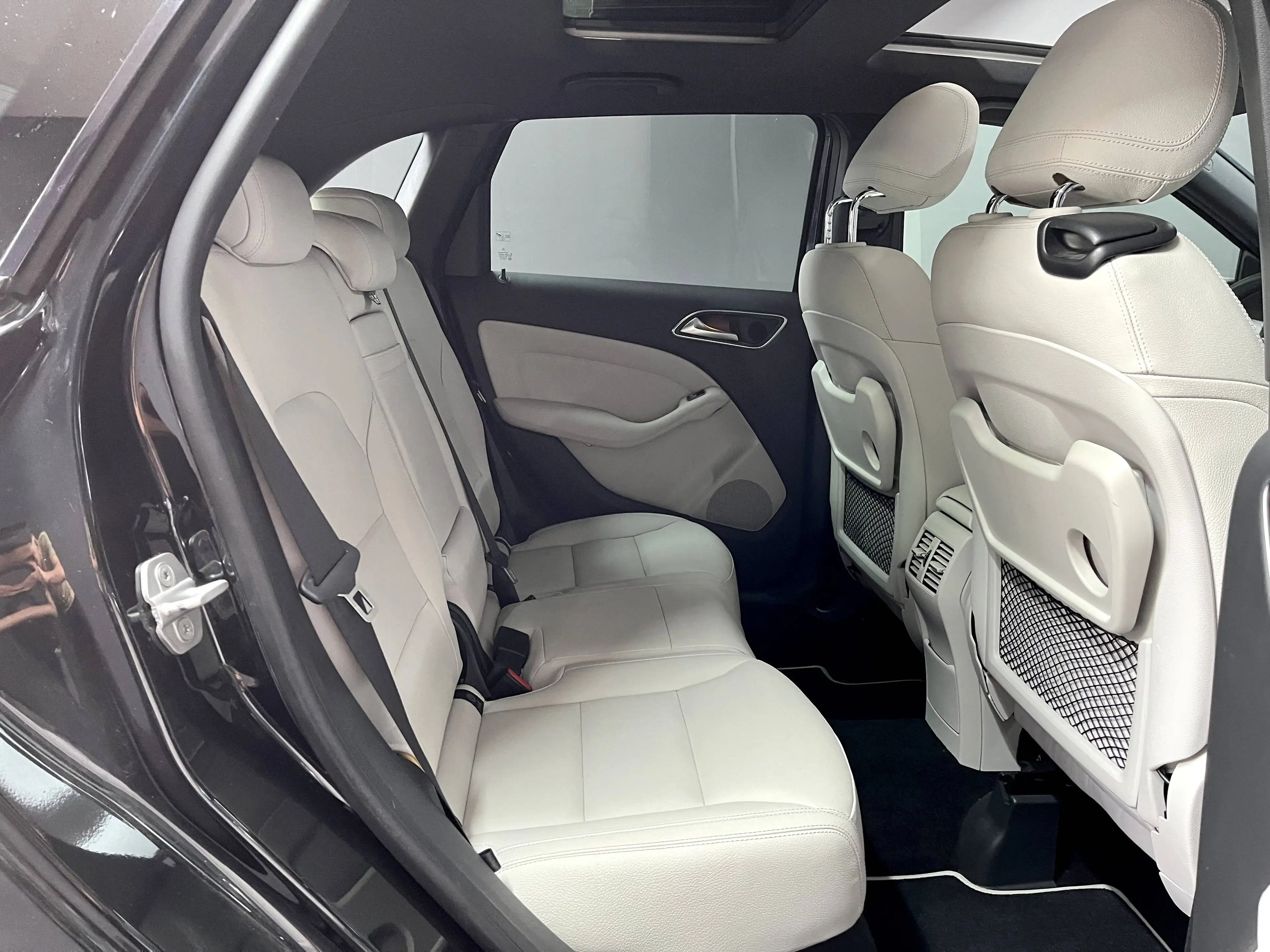Mercedes-Benz B 200 , AUTOMATIK, NAVI, R-KAMERA, PANO, LED — photo 11