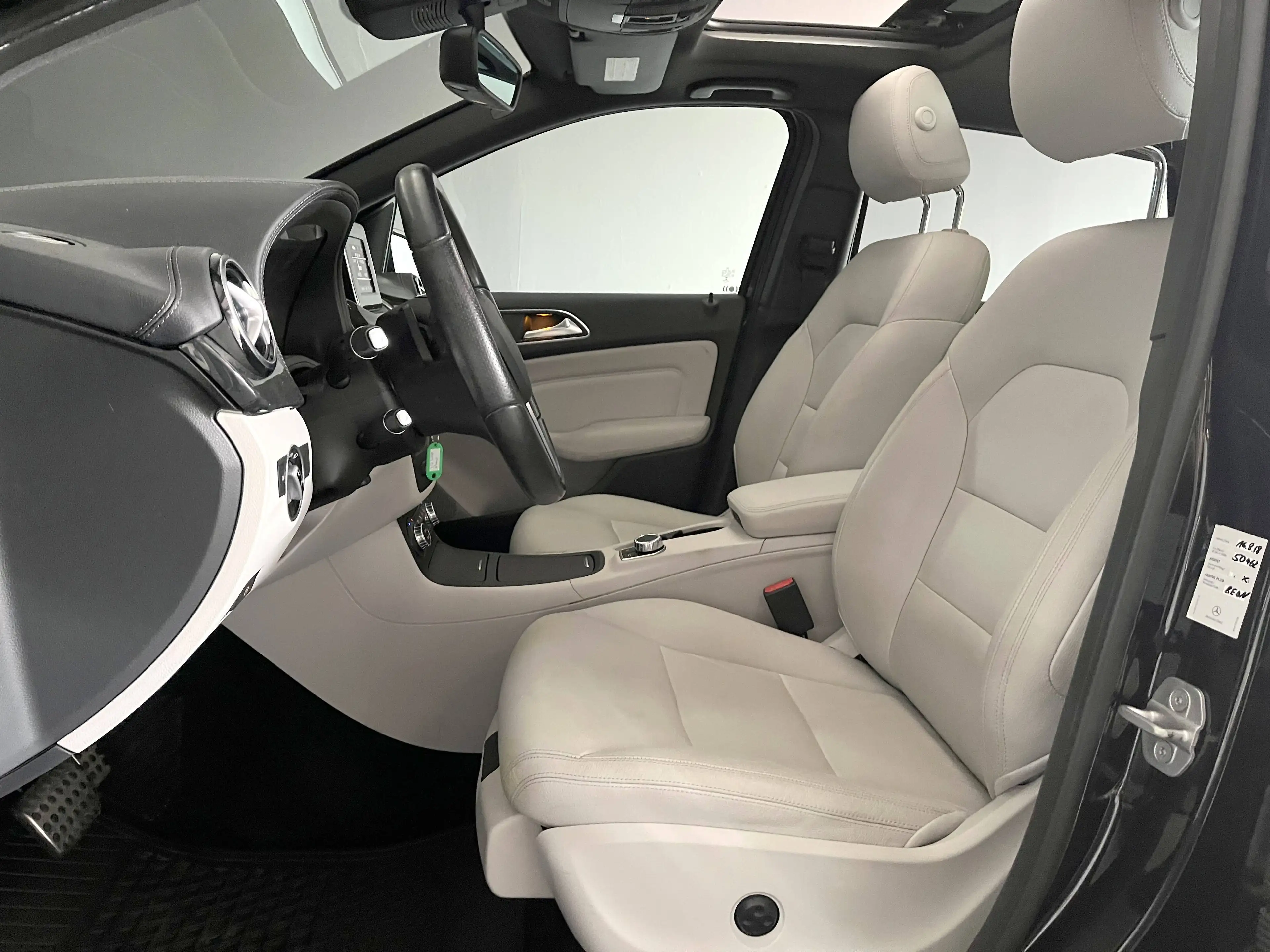 Mercedes-Benz B 200 , AUTOMATIK, NAVI, R-KAMERA, PANO, LED — photo 7