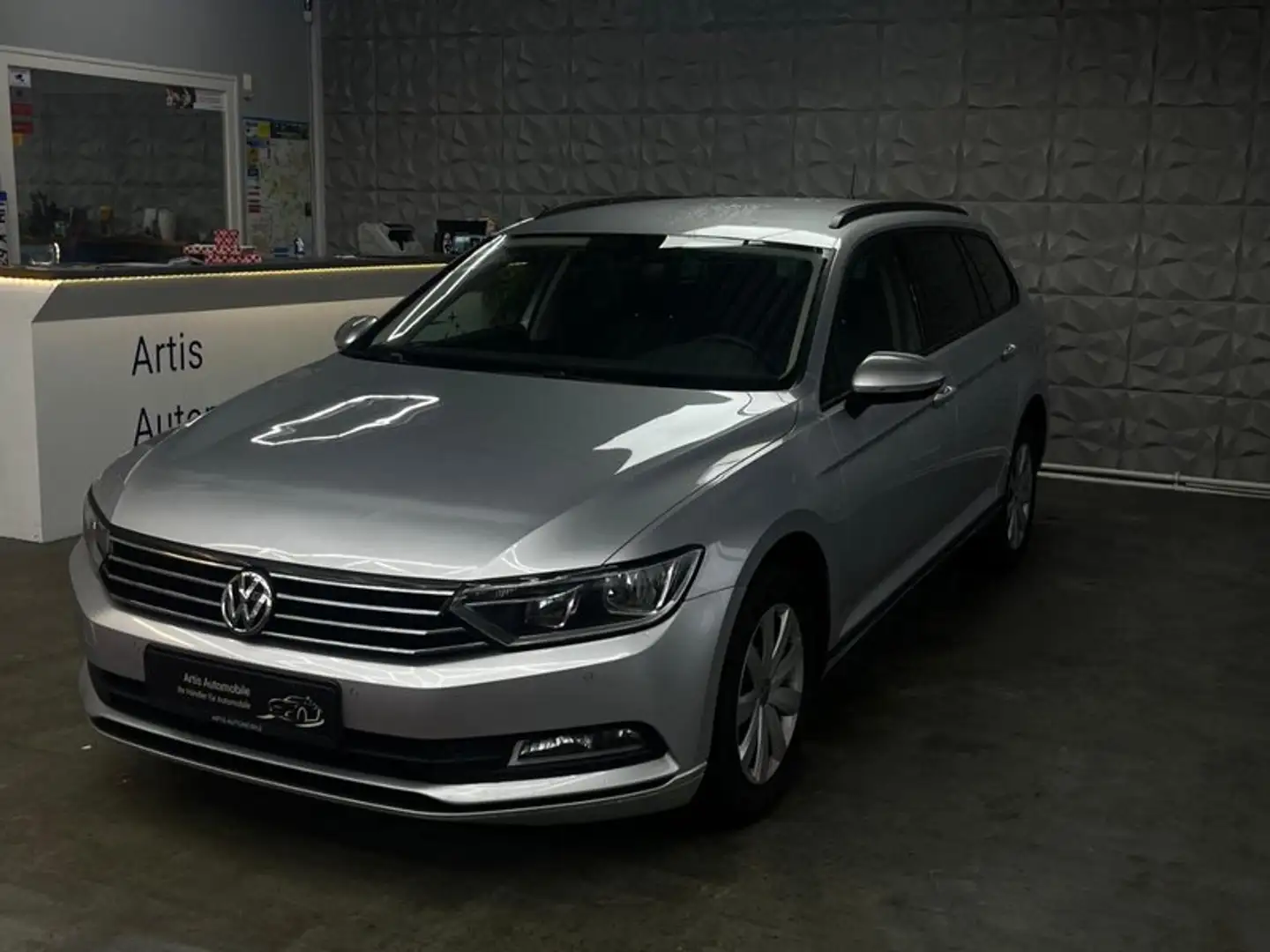 Volkswagen Passat DSG*KLIMA*SITZHEIZUNG*1.HAND* Silber - 2