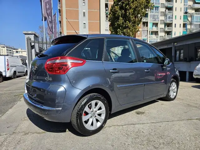 Citroen C4 Picasso view 3