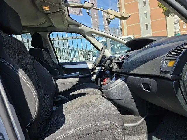 Citroen C4 Picasso view 9