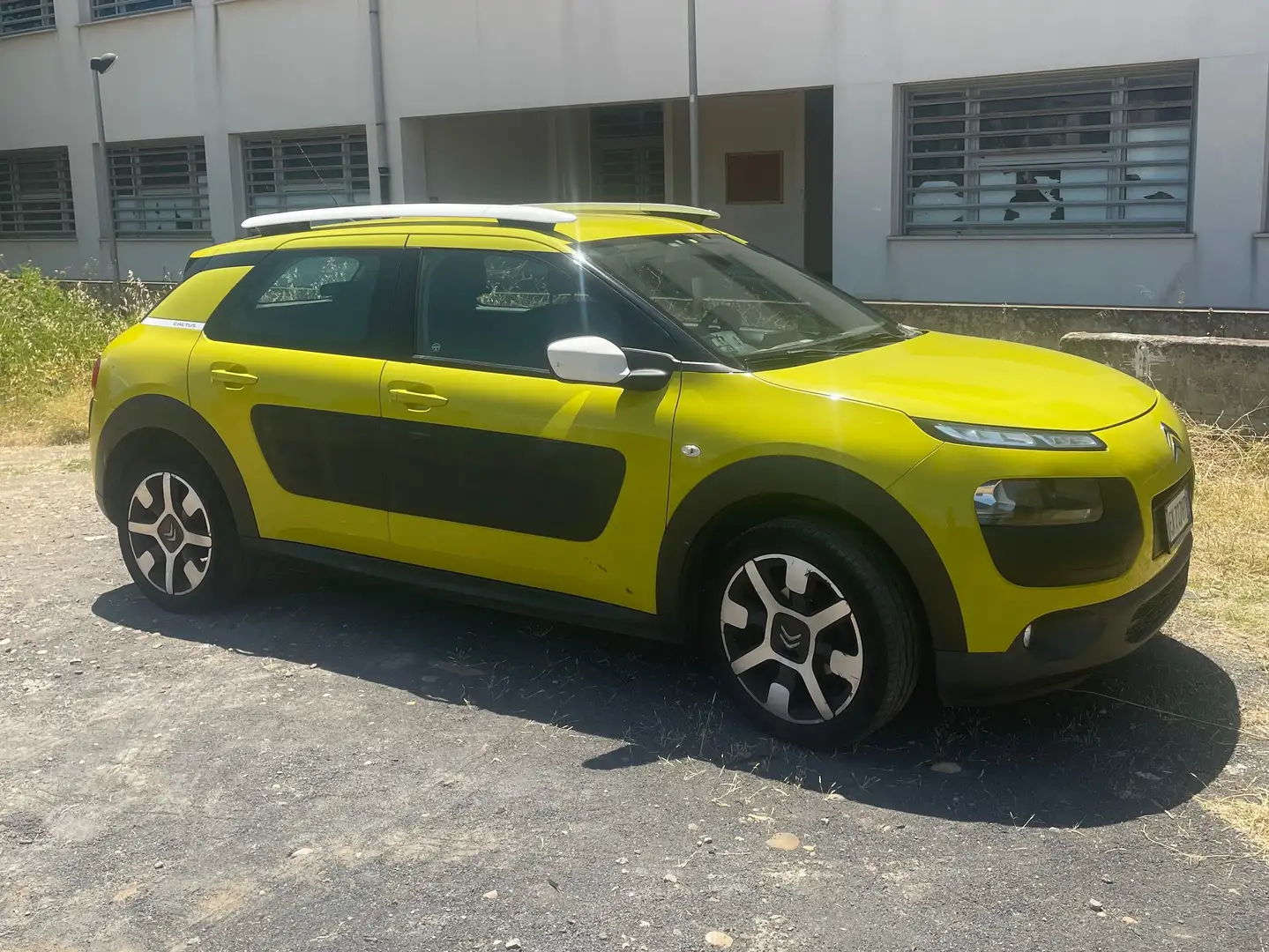 Citroen C4 C4 Cactus 1.2 puretech Shine Edition 82cv Jaune - 2