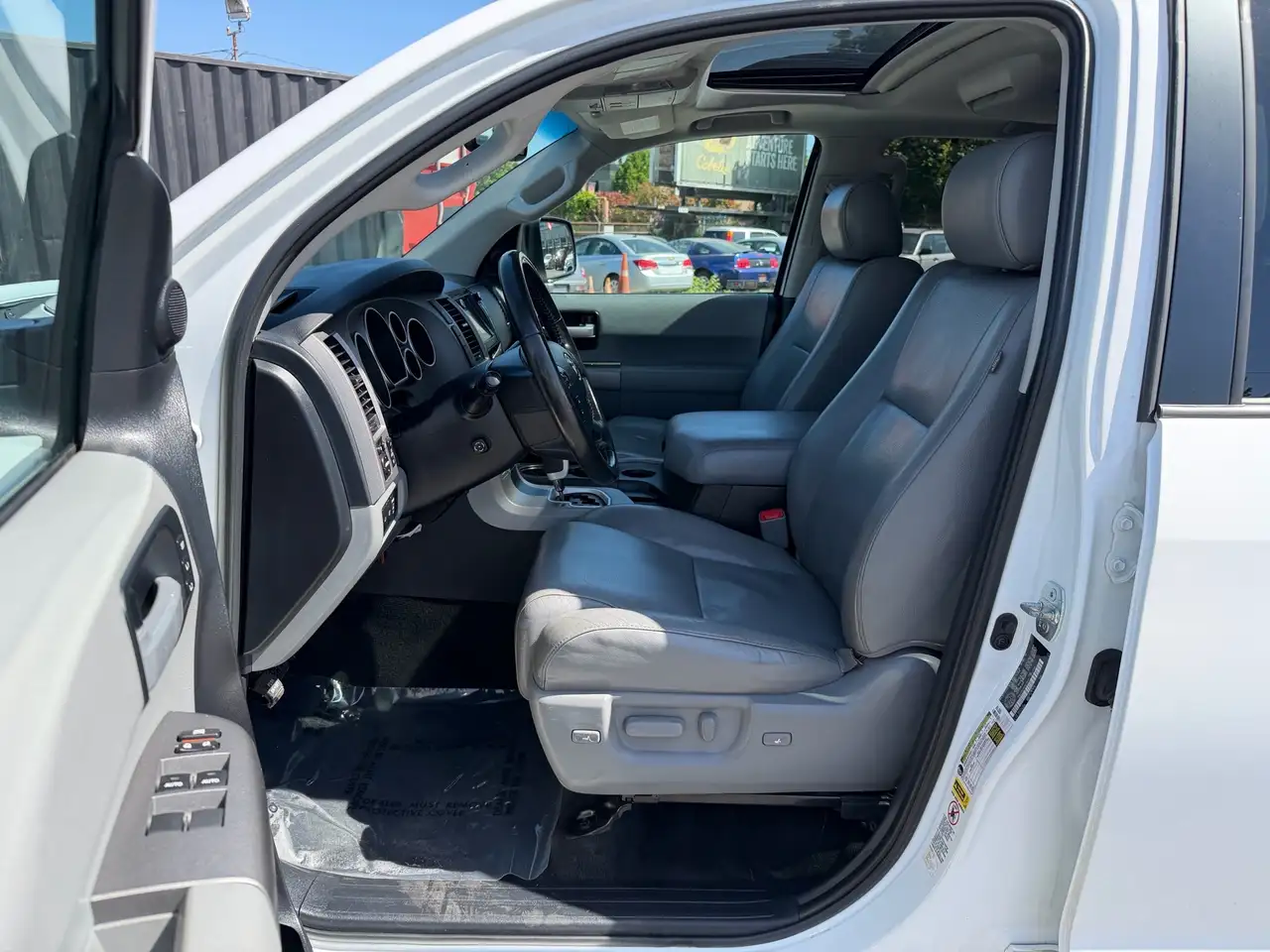 Toyota Sequoia снимка Toyota Sequoia