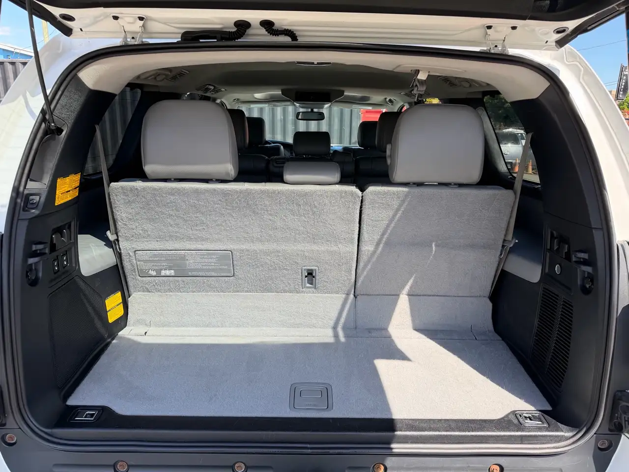Toyota Sequoia снимка Toyota Sequoia