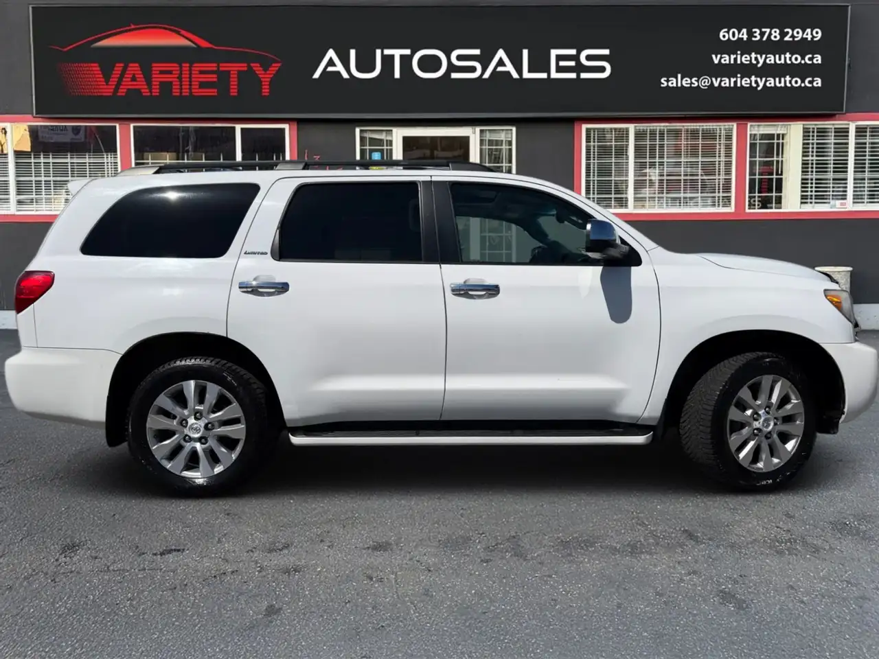 Toyota Sequoia снимка Toyota Sequoia