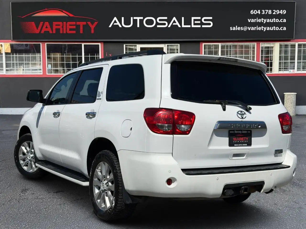 Toyota Sequoia снимка Toyota Sequoia
