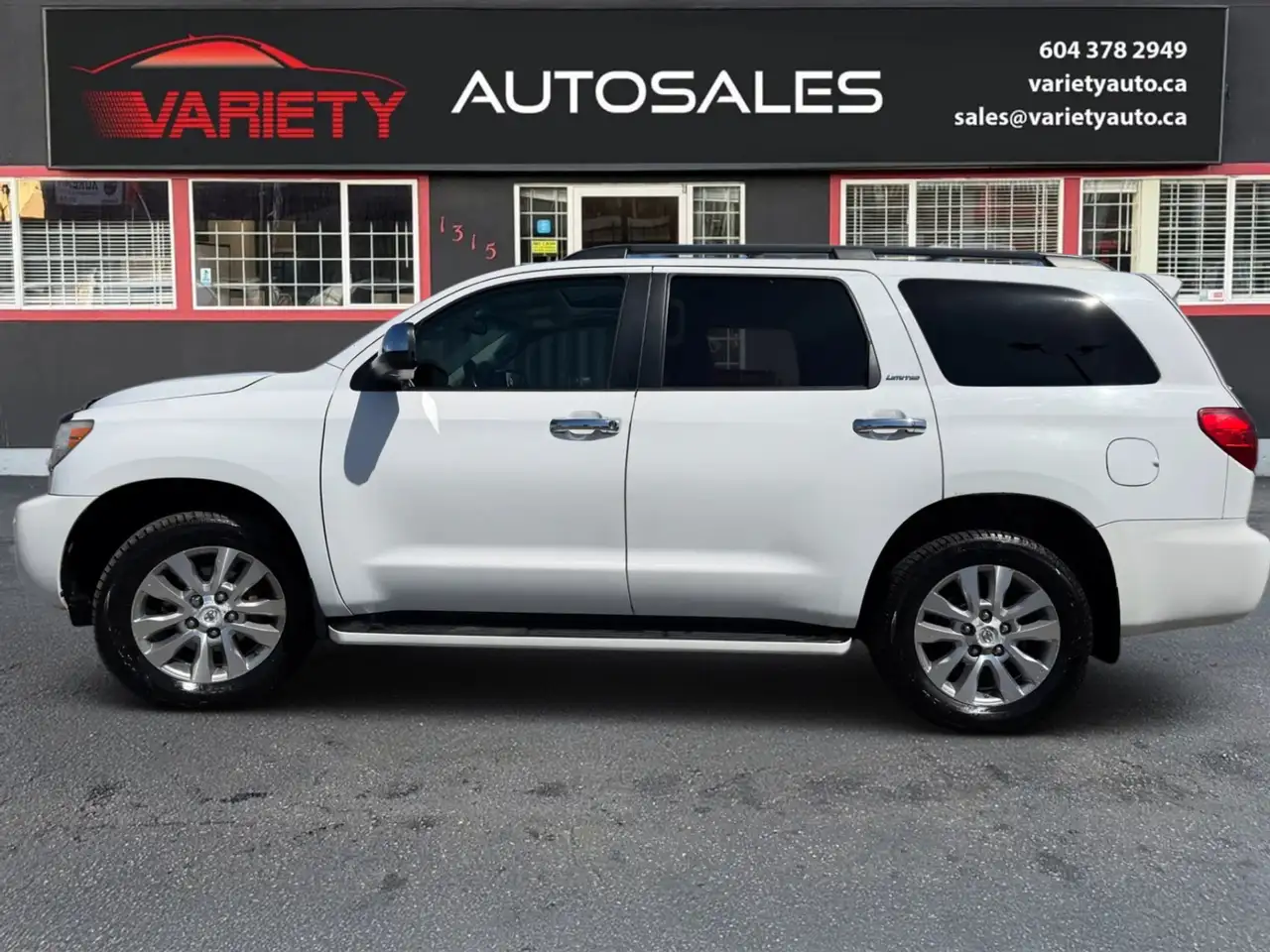 Toyota Sequoia снимка Toyota Sequoia