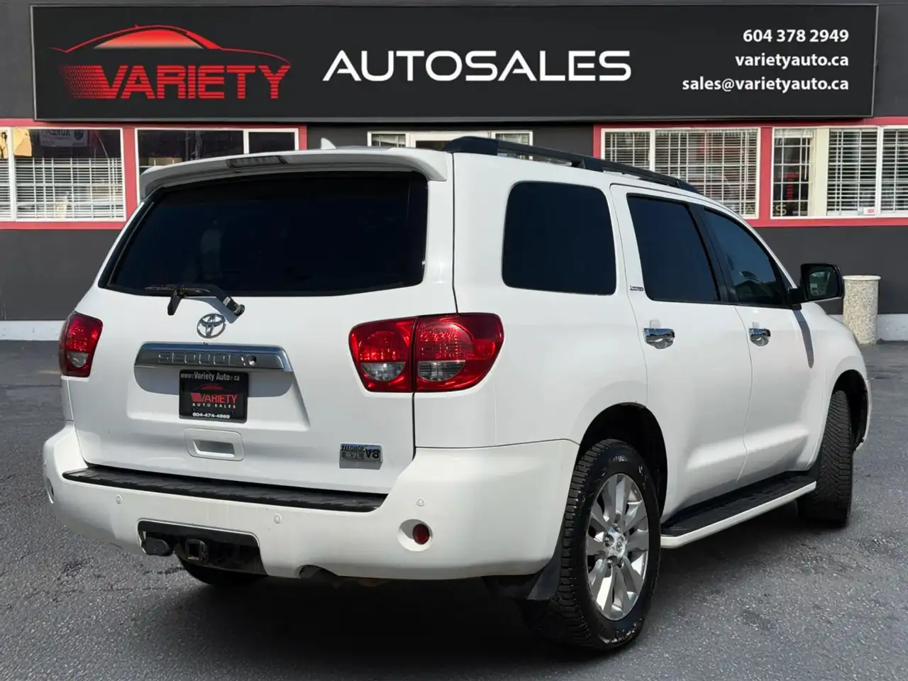 Toyota Sequoia снимка Toyota Sequoia