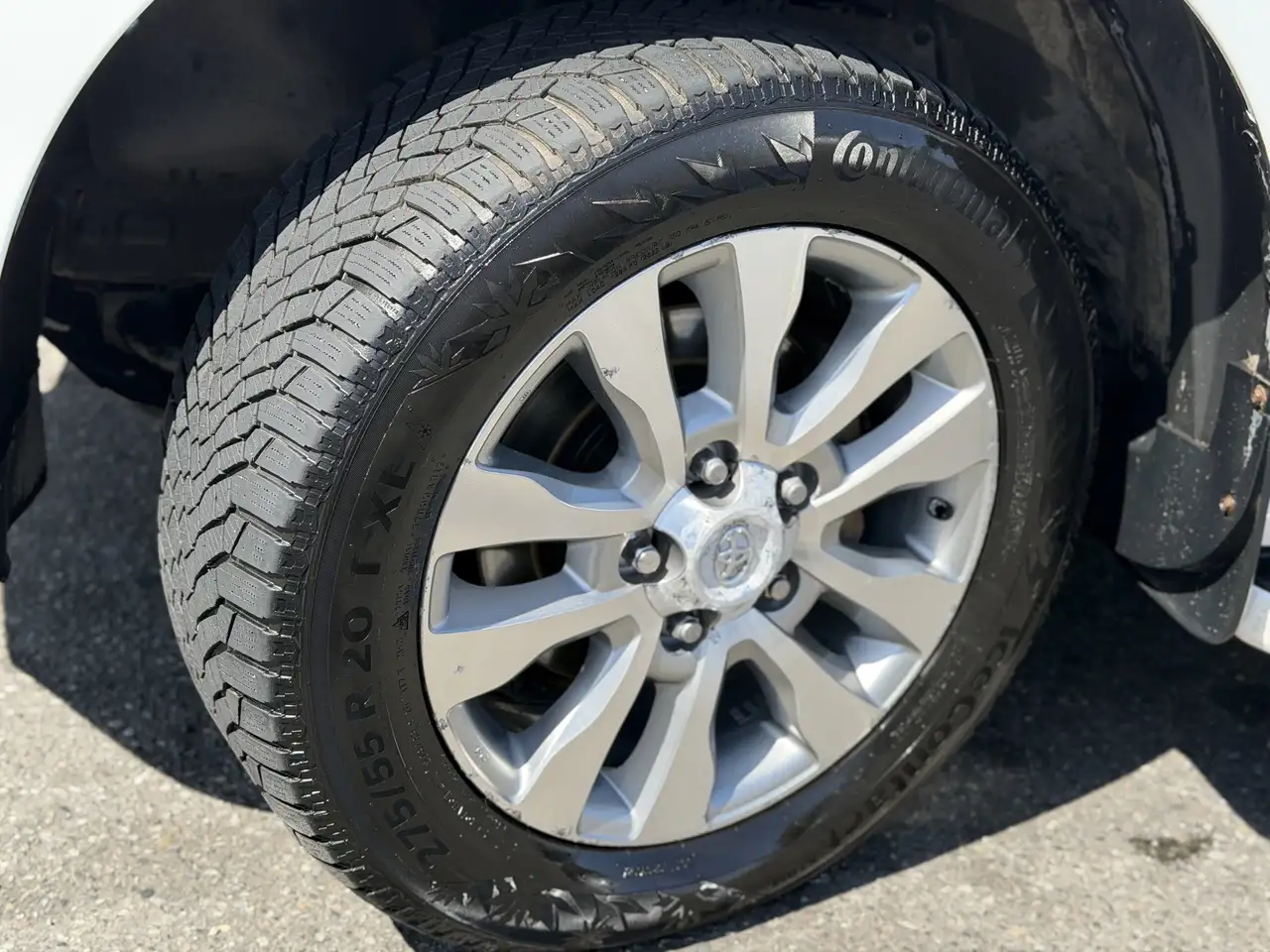 Toyota Sequoia снимка Toyota Sequoia