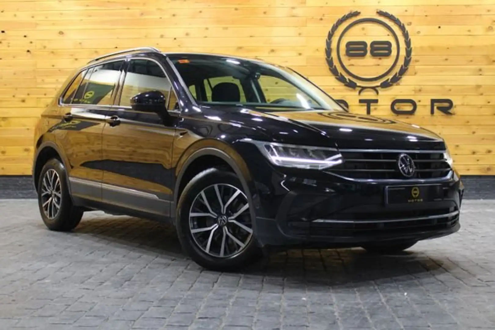 Volkswagen Tiguan 1.5 TSI Urban Sport DSG 110kW Schwarz - 1