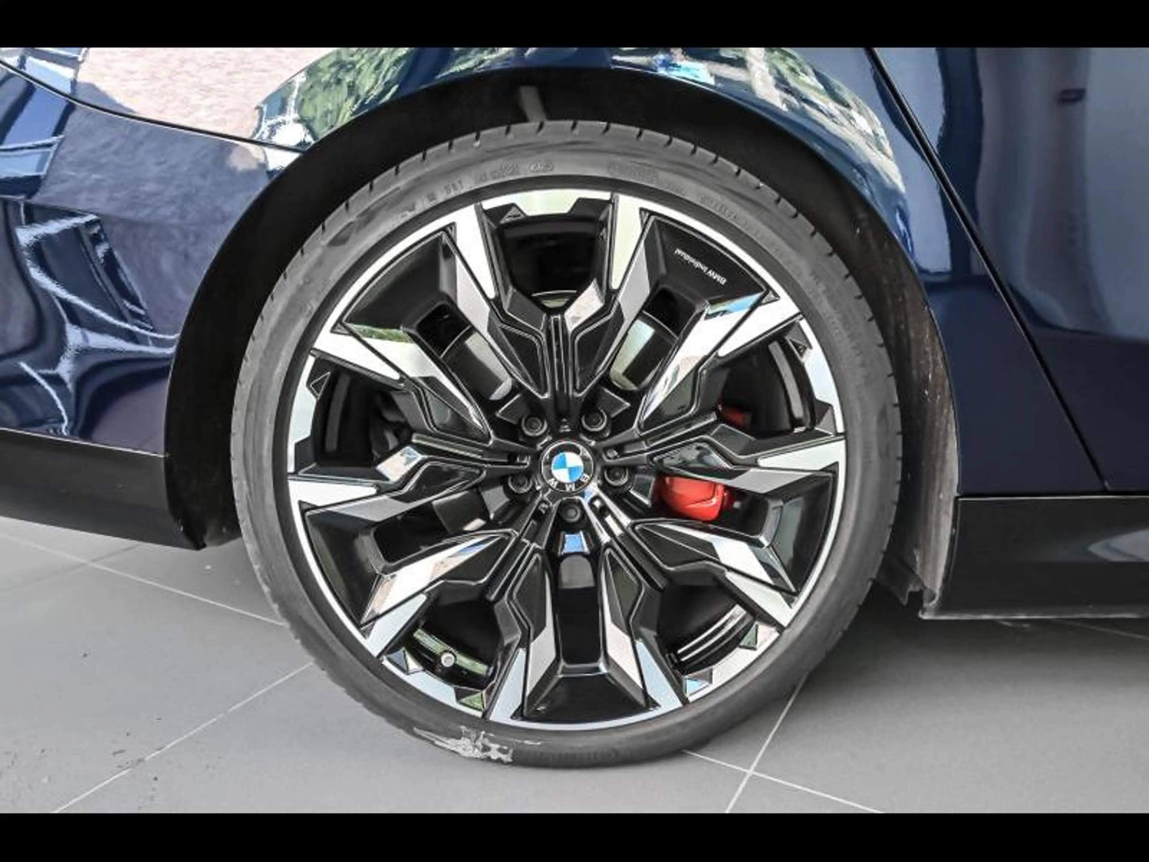 BMW i5 eDrive40 Touring - M Pack — photo 8