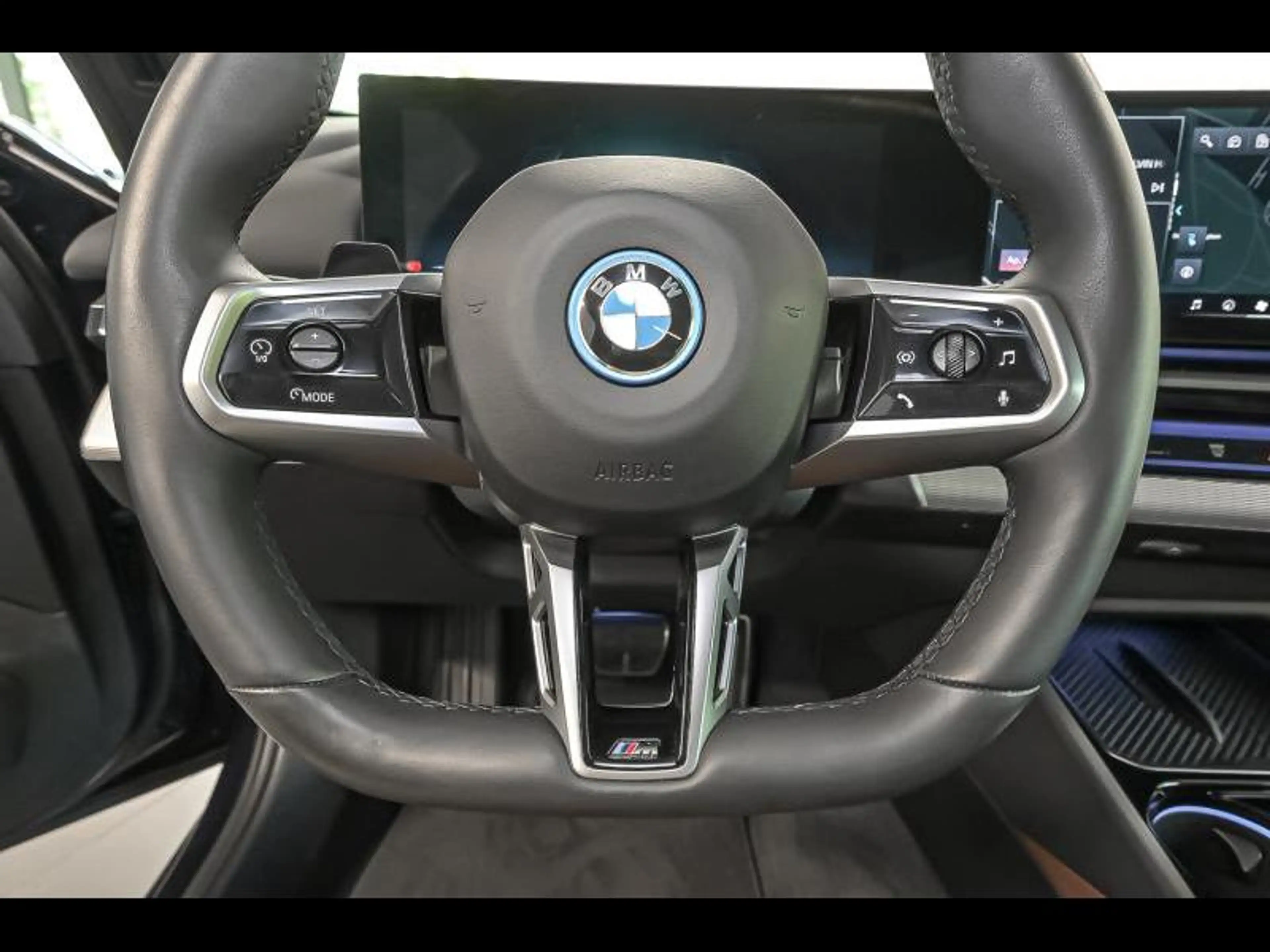 BMW i5 eDrive40 Touring - M Pack — photo 9