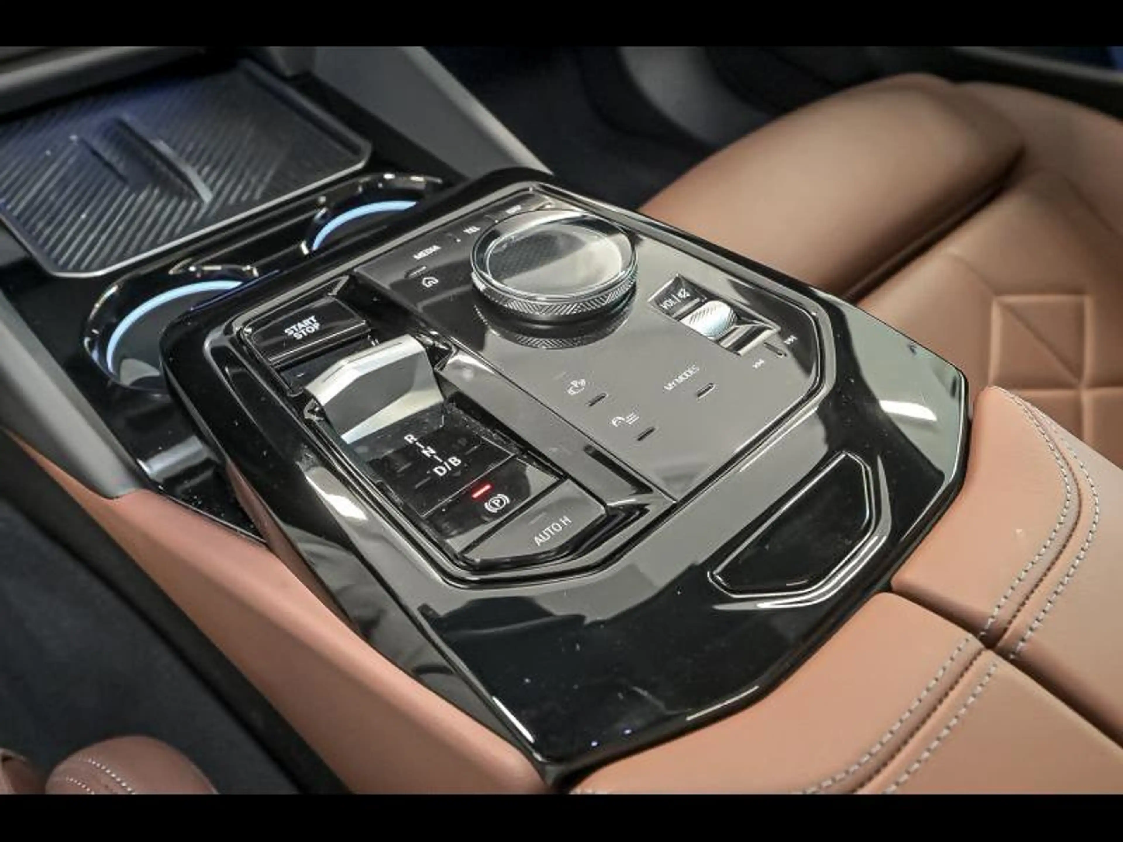 BMW i5 eDrive40 Touring - M Pack — photo 11