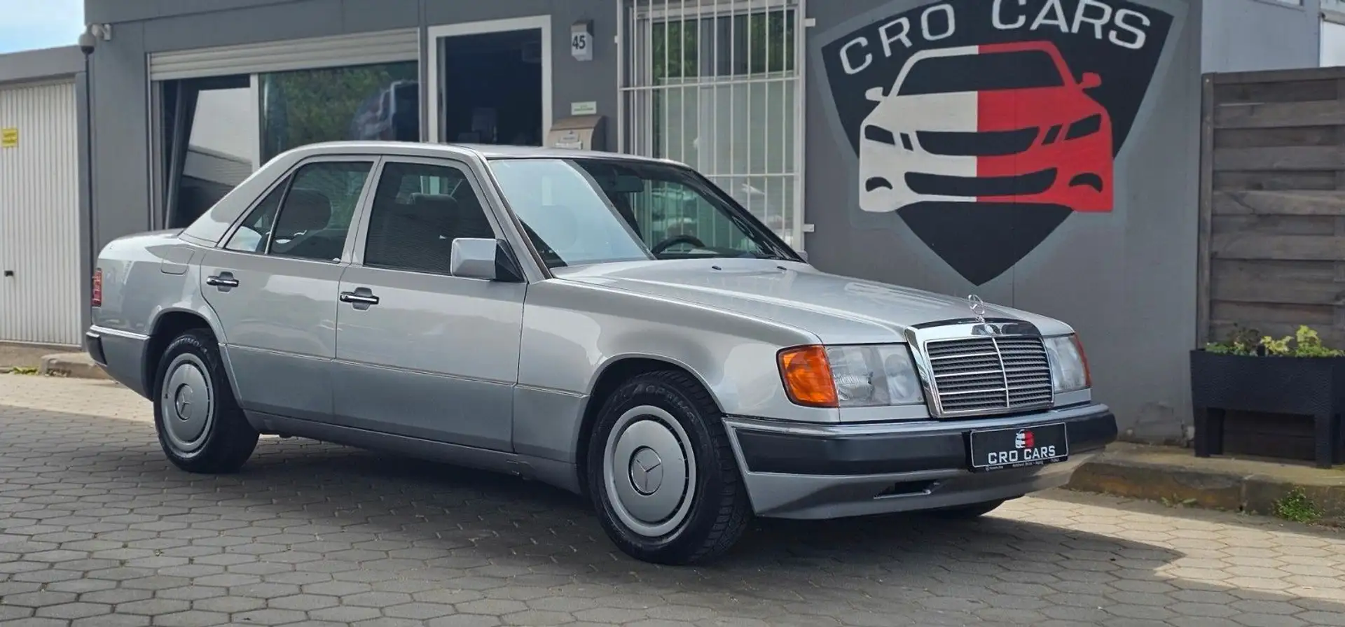 Mercedes-Benz 220 E*TÜV NEU*SCHIEBEDACH* Zilver - 1