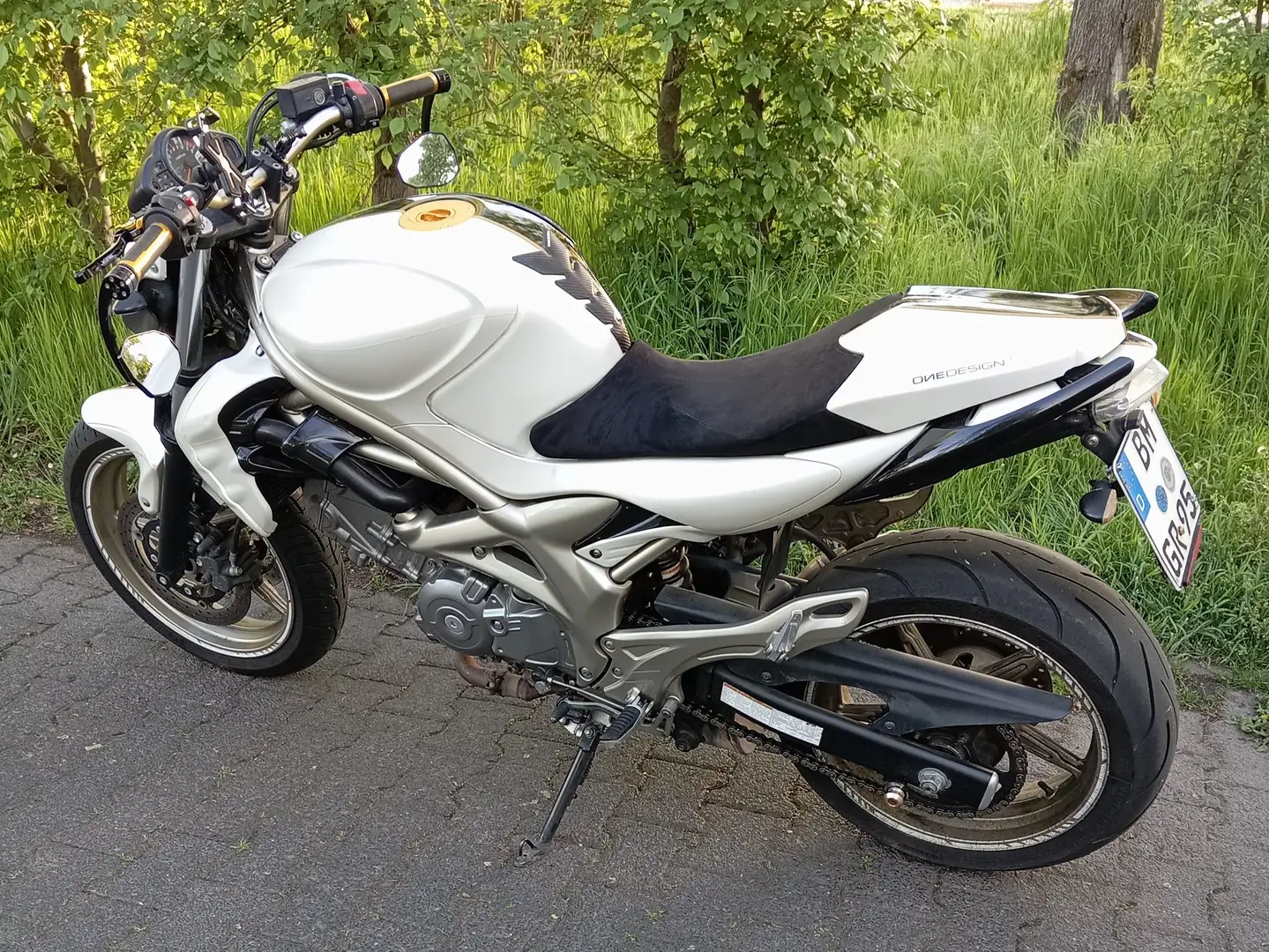 Suzuki Gladius 650 Noir - 2