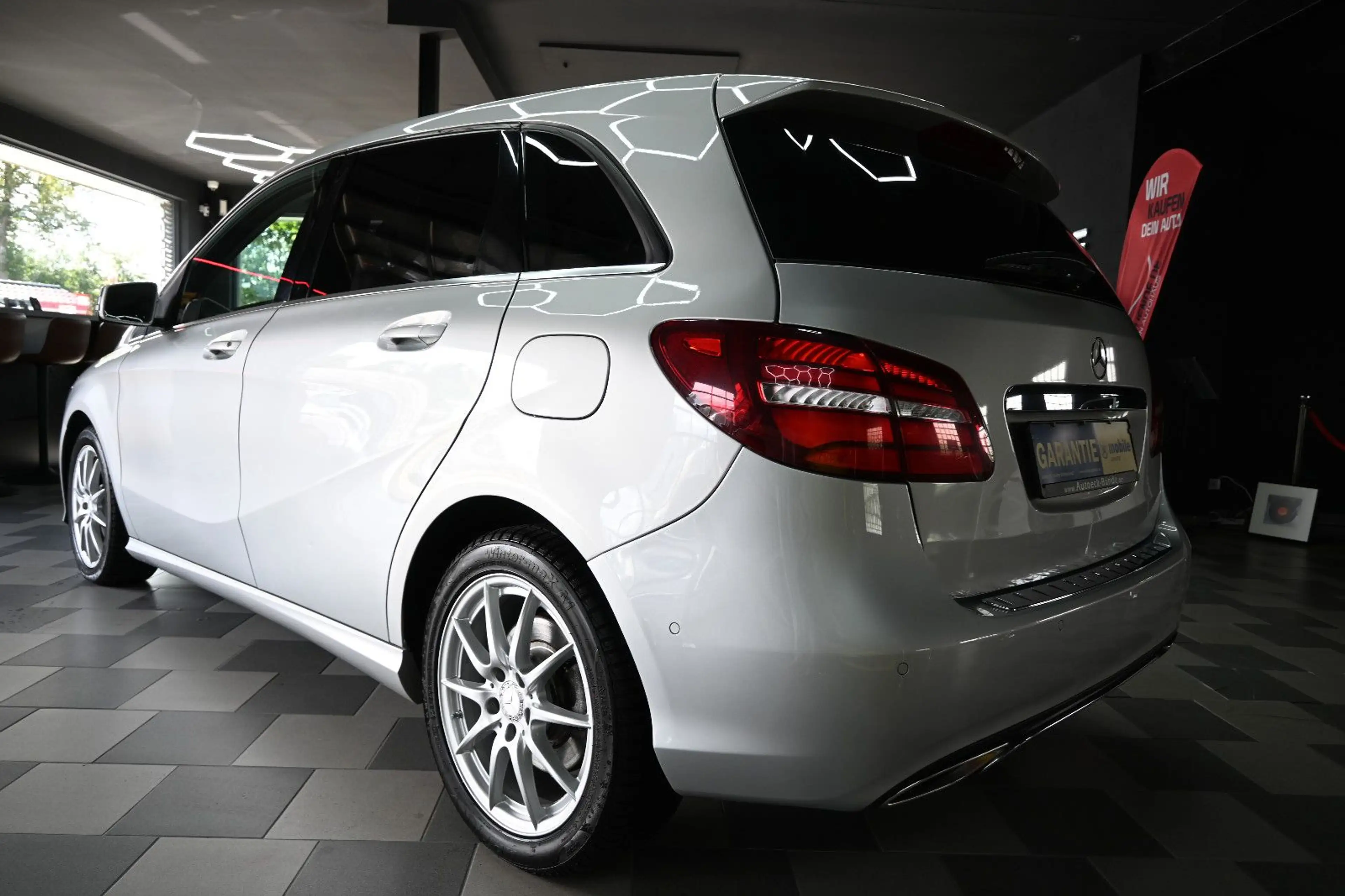 Mercedes-Benz B 220 d Aut/4Matic/Navi/Temp/AHK/Park-Ass/LED — photo 8