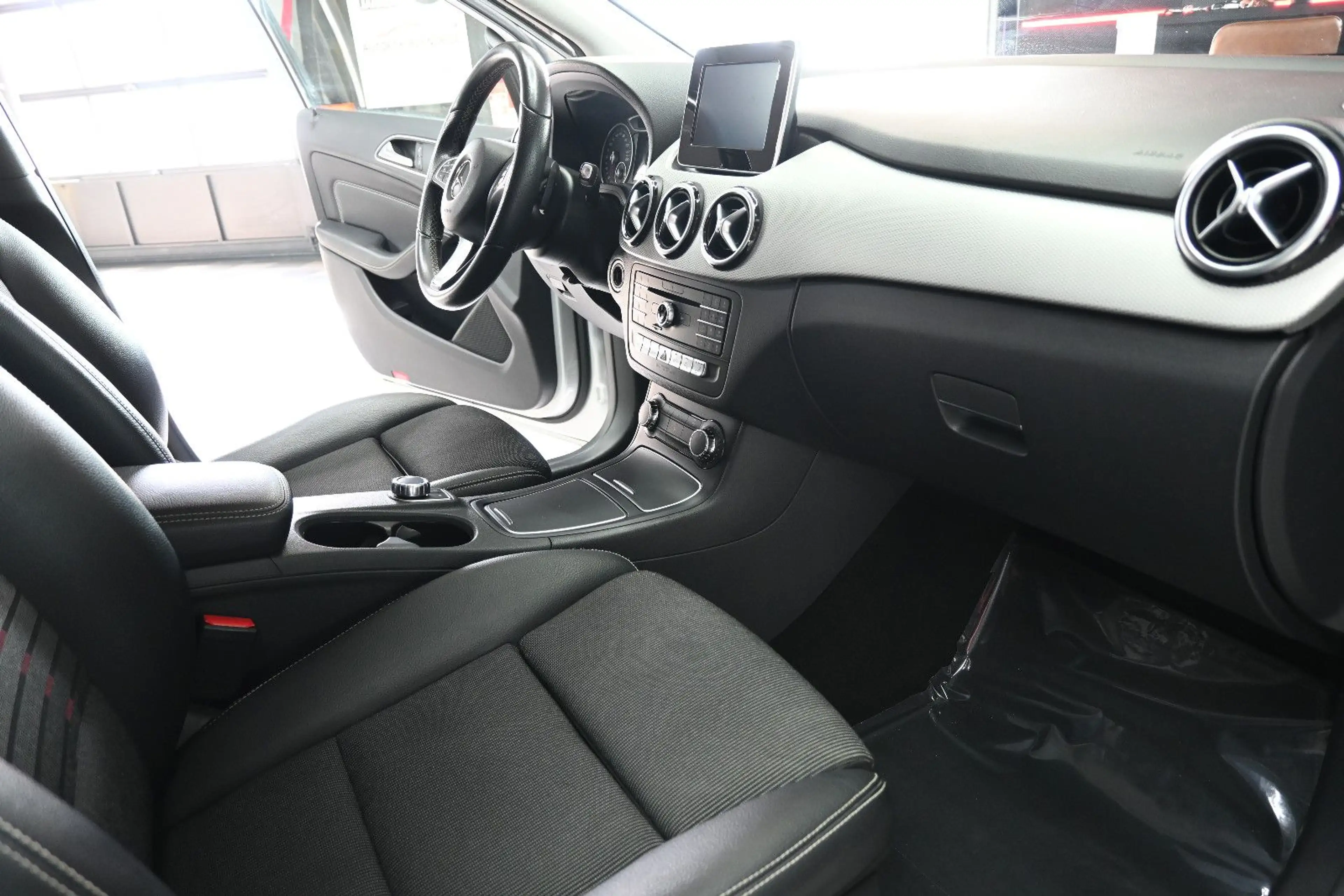 Mercedes-Benz B 220 d Aut/4Matic/Navi/Temp/AHK/Park-Ass/LED — photo 15
