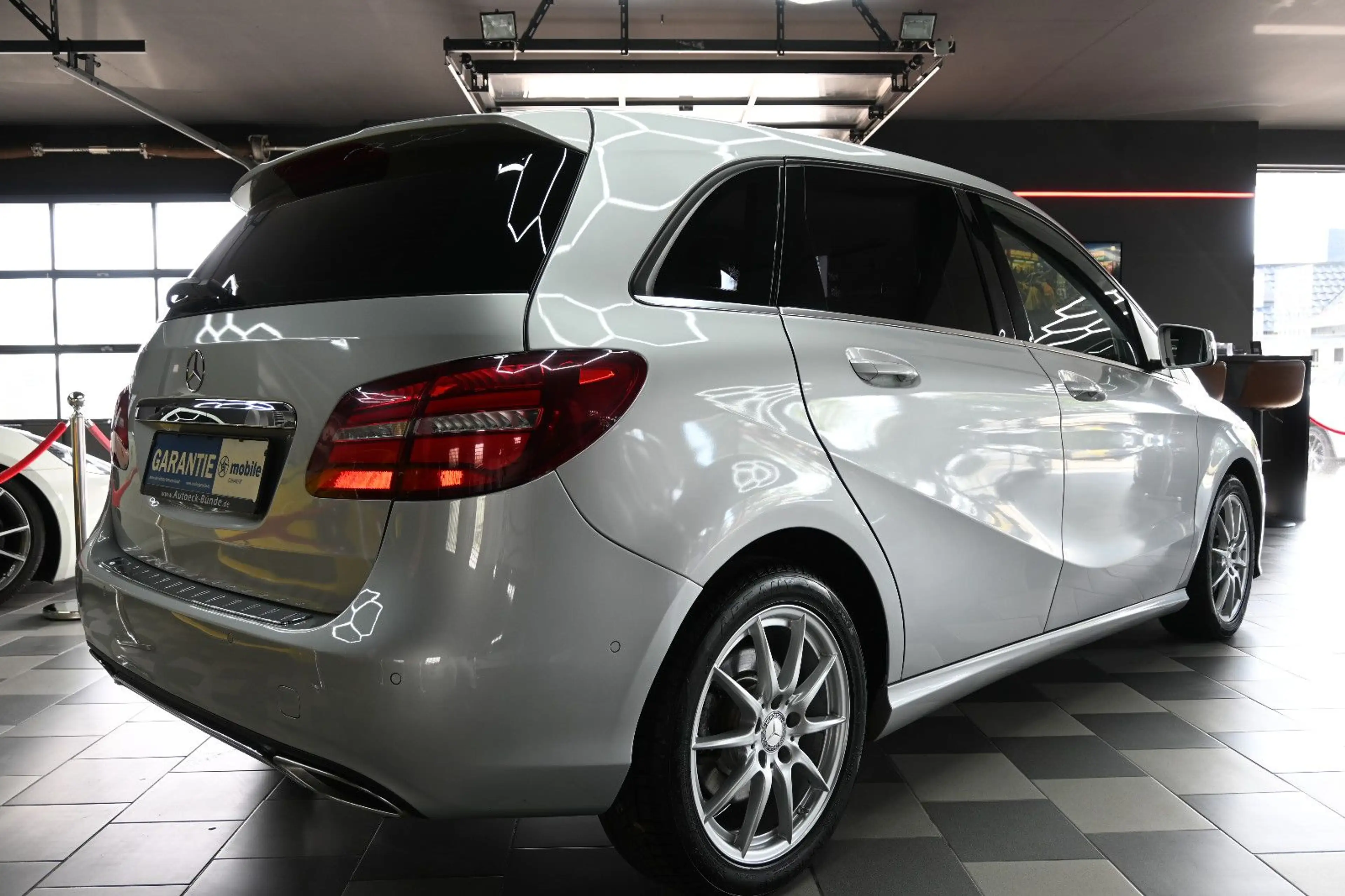Mercedes-Benz B 220 d Aut/4Matic/Navi/Temp/AHK/Park-Ass/LED — photo 6