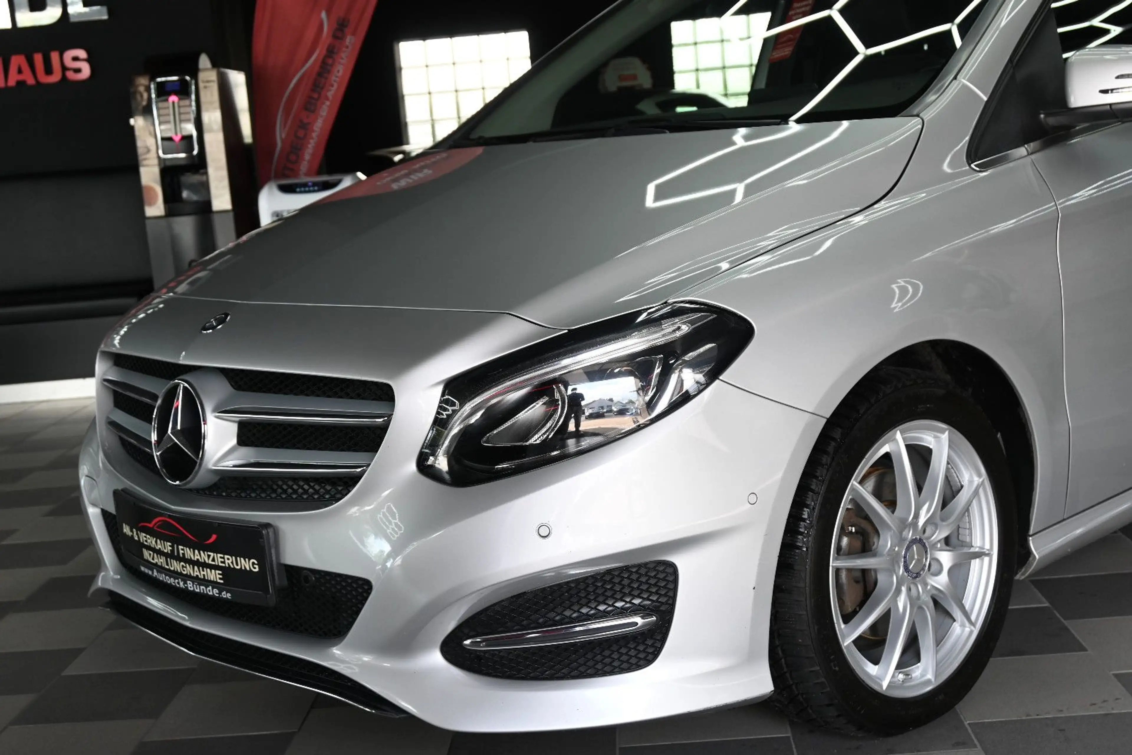 Mercedes-Benz B 220 d Aut/4Matic/Navi/Temp/AHK/Park-Ass/LED