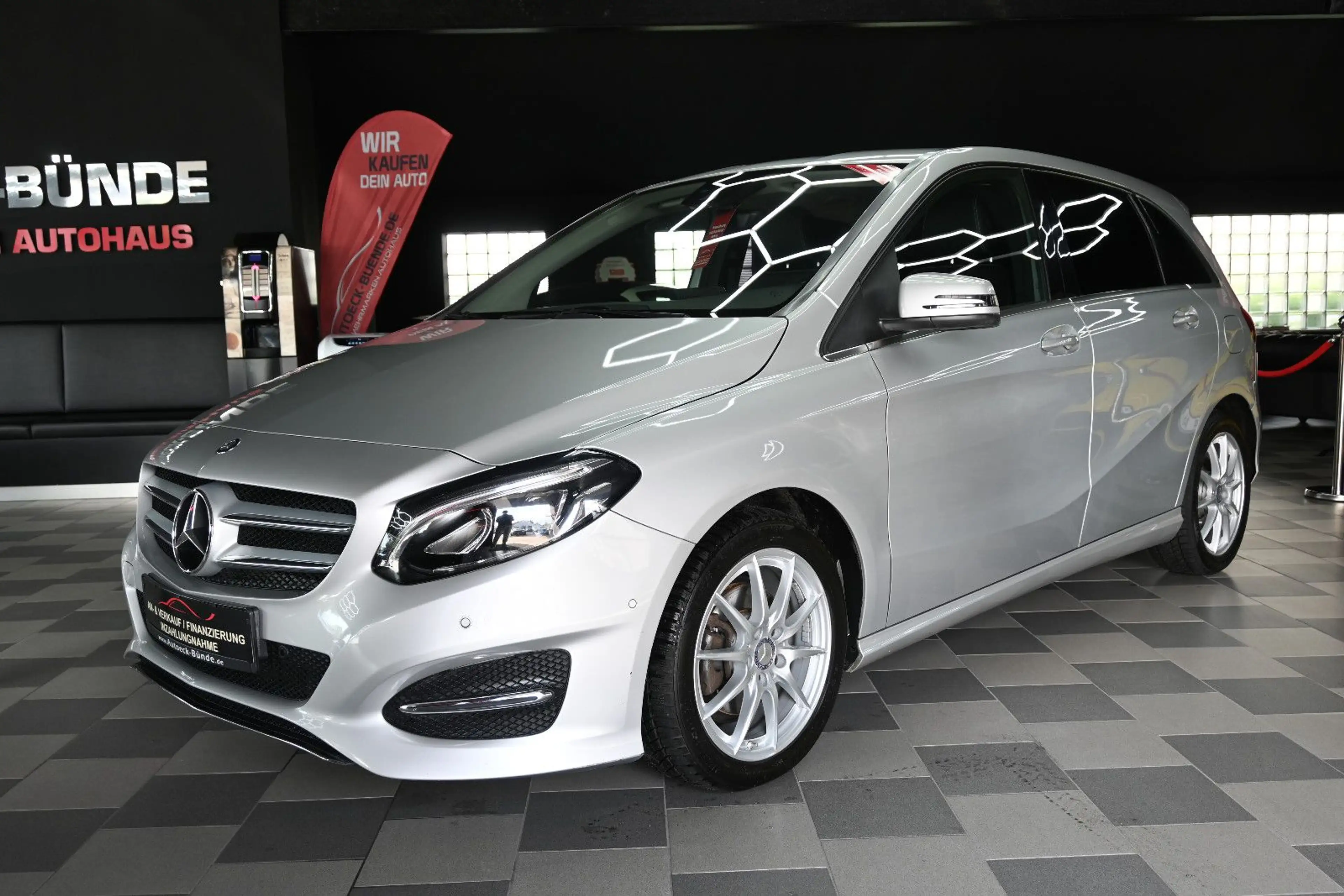 Mercedes-Benz B 220 d Aut/4Matic/Navi/Temp/AHK/Park-Ass/LED — photo 2