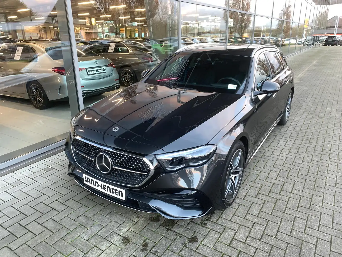 Mercedes-Benz E 220 d T-Modell AMG Line Premium Burm AHK MBUX Grau - 2