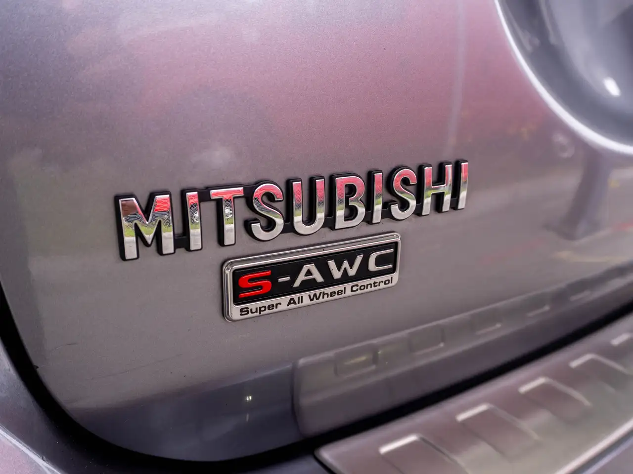Mitsubishi Outlander photo Mitsubishi Outlander